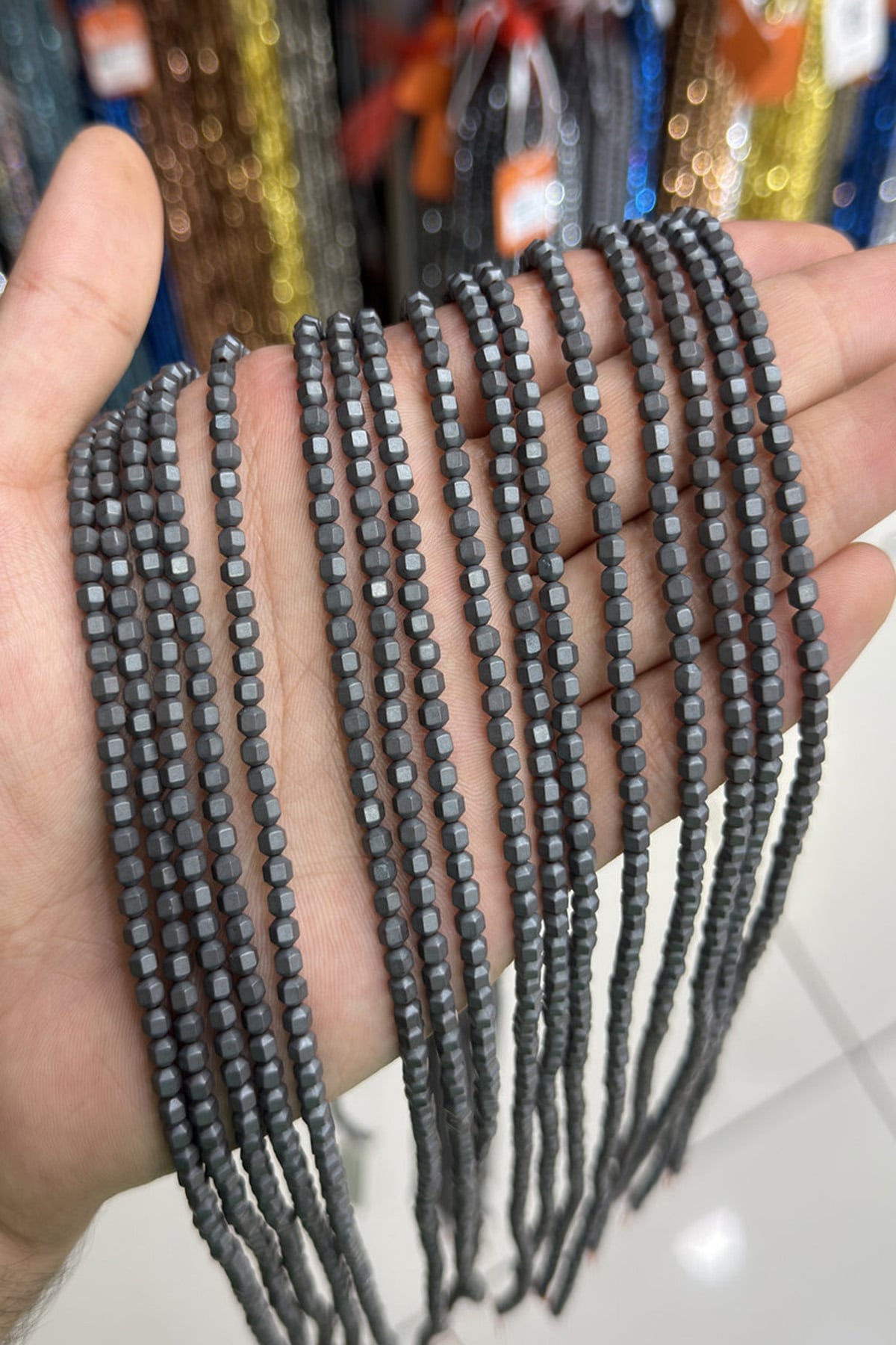 Hematit Taşı Özel Kesim Mat Gri 4x4mm Doğal Taş Dizi