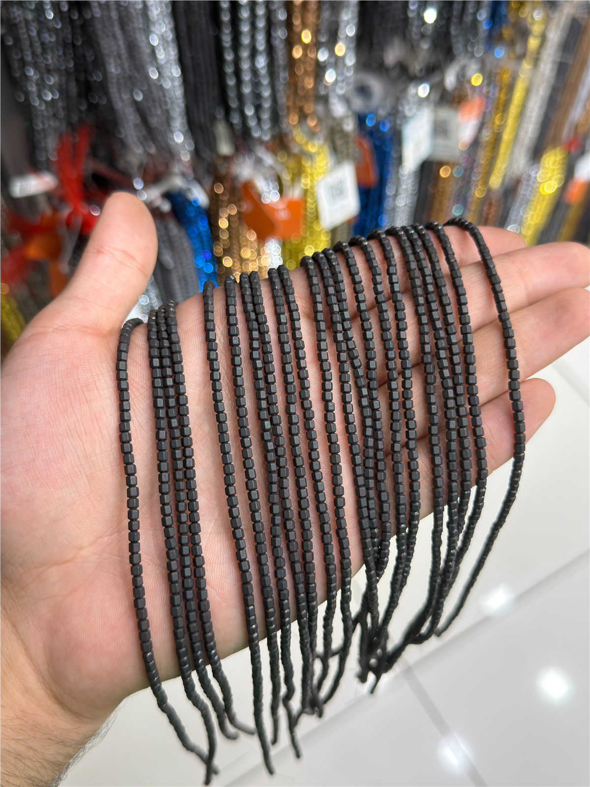 Hematit Taşı Özel Kesim Mat Siyah 3x3mm Doğal Taş Dizi