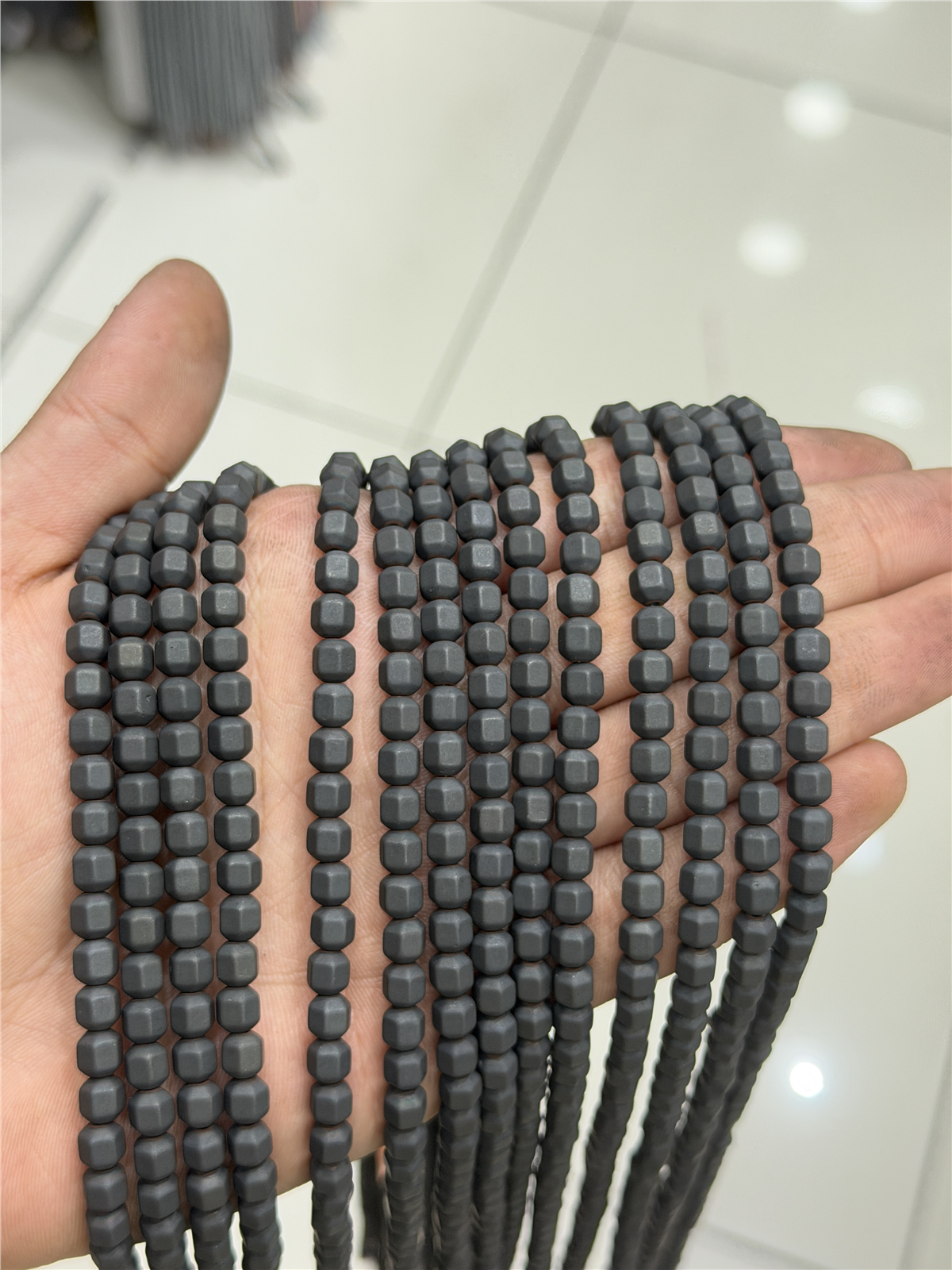 Hematit Taşı Özel Kesim Mat Siyah 6x6mm Doğal Taş Dizi