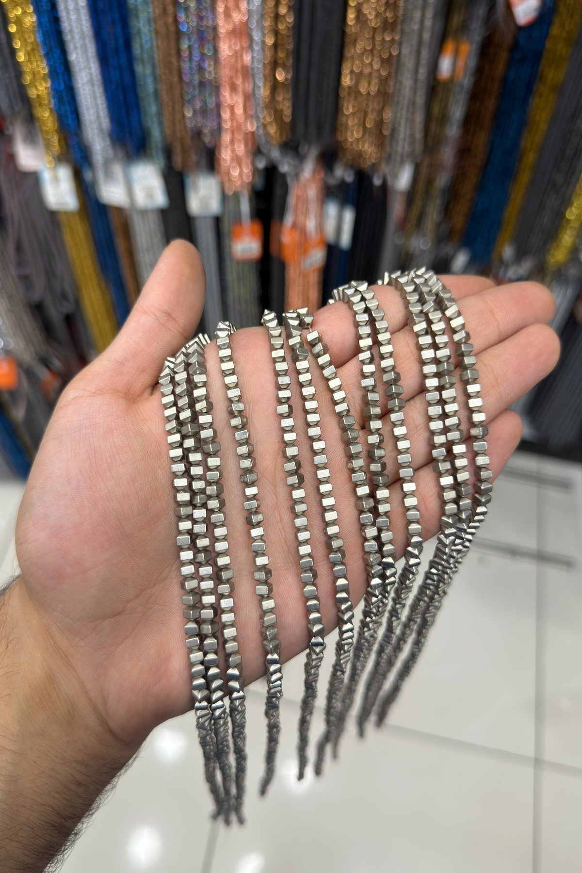 Hematit Taşı Özel Kesim Mat Titanyum 4x4mm Doğal Taş Dizi