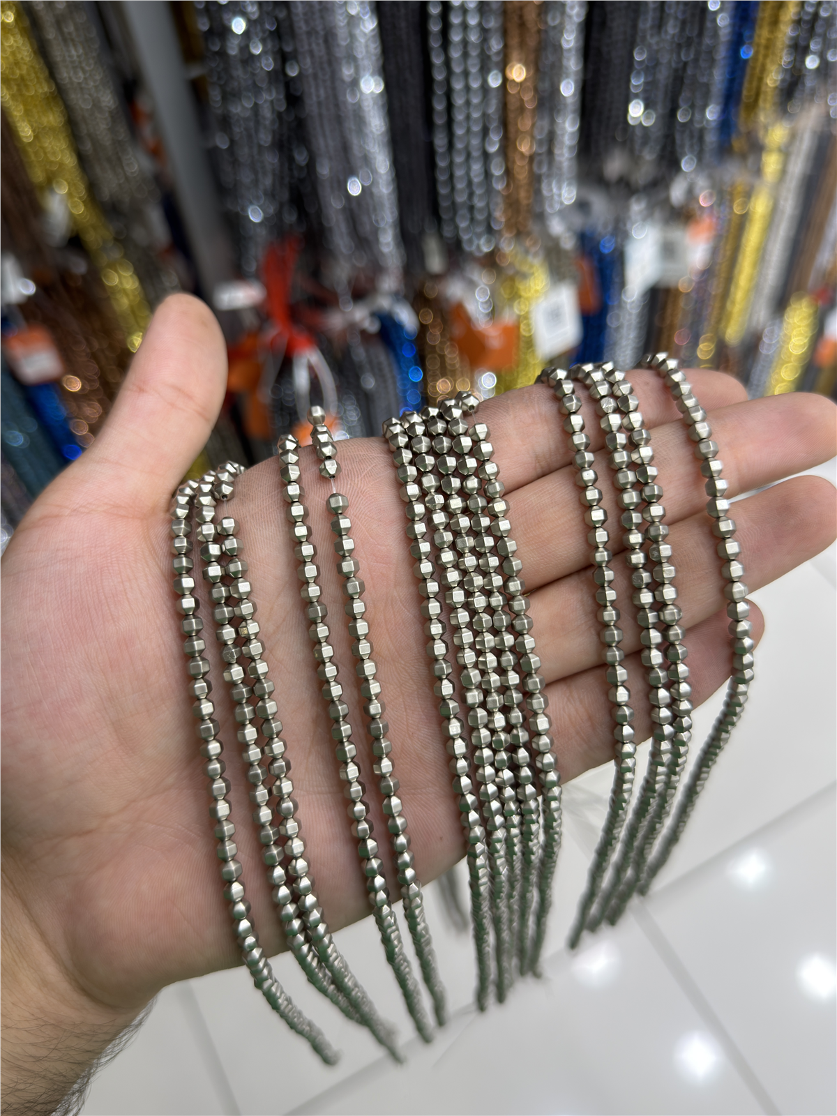 Hematit Taşı Özel Kesim Mat Titanyum 4x4mm Doğal Taş Dizi