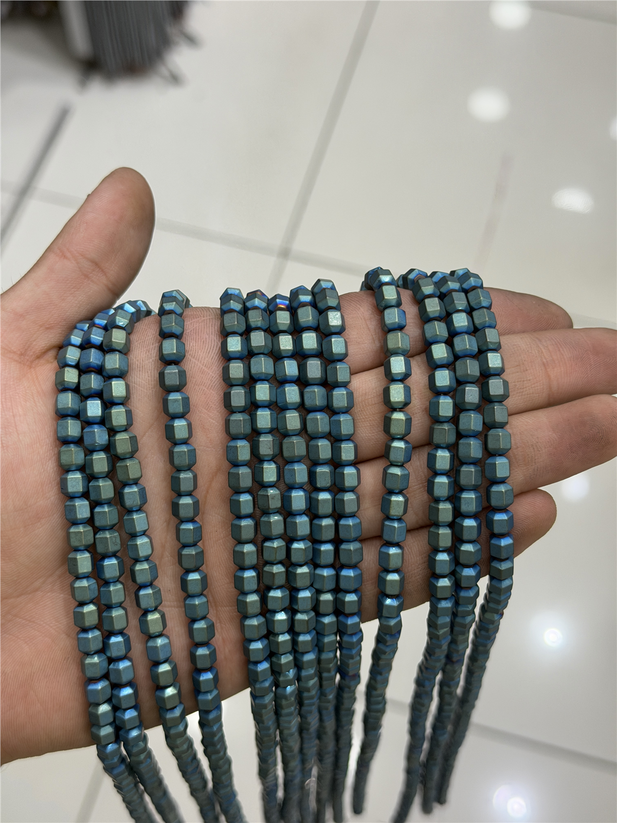 Hematit Taşı Özel Kesim Mat Yeşil 6x6mm Doğal Taş Dizi