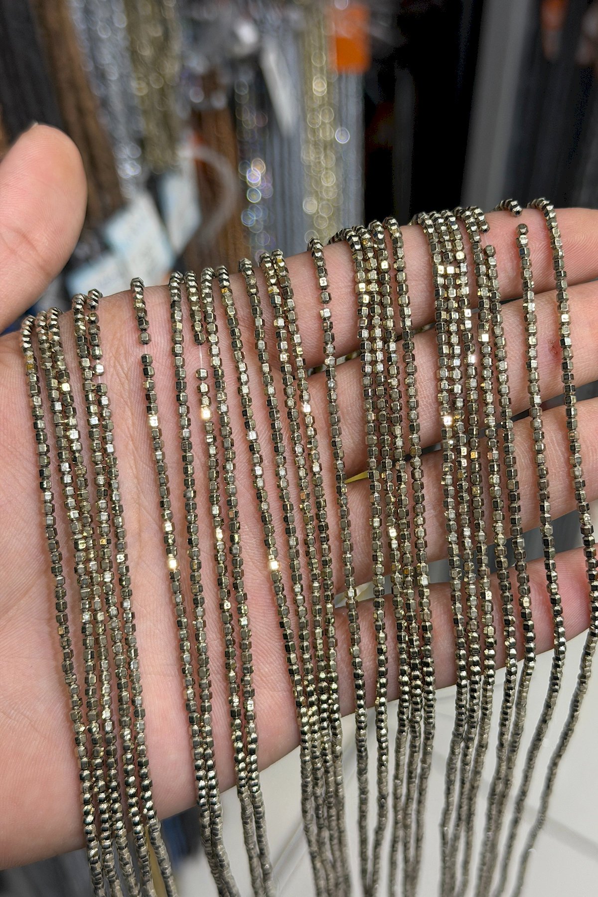 Hematit Taşı Özel Kesim Parlak Antik Sarı 2x2mm Doğal Taş Dizi
