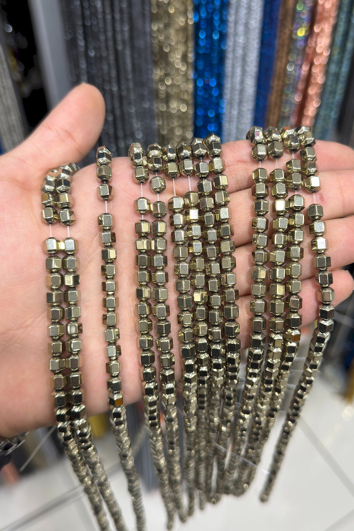 Hematit Taşı Özel Kesim Parlak Antik Sarı 6x6mm Doğal Taş Dizi
