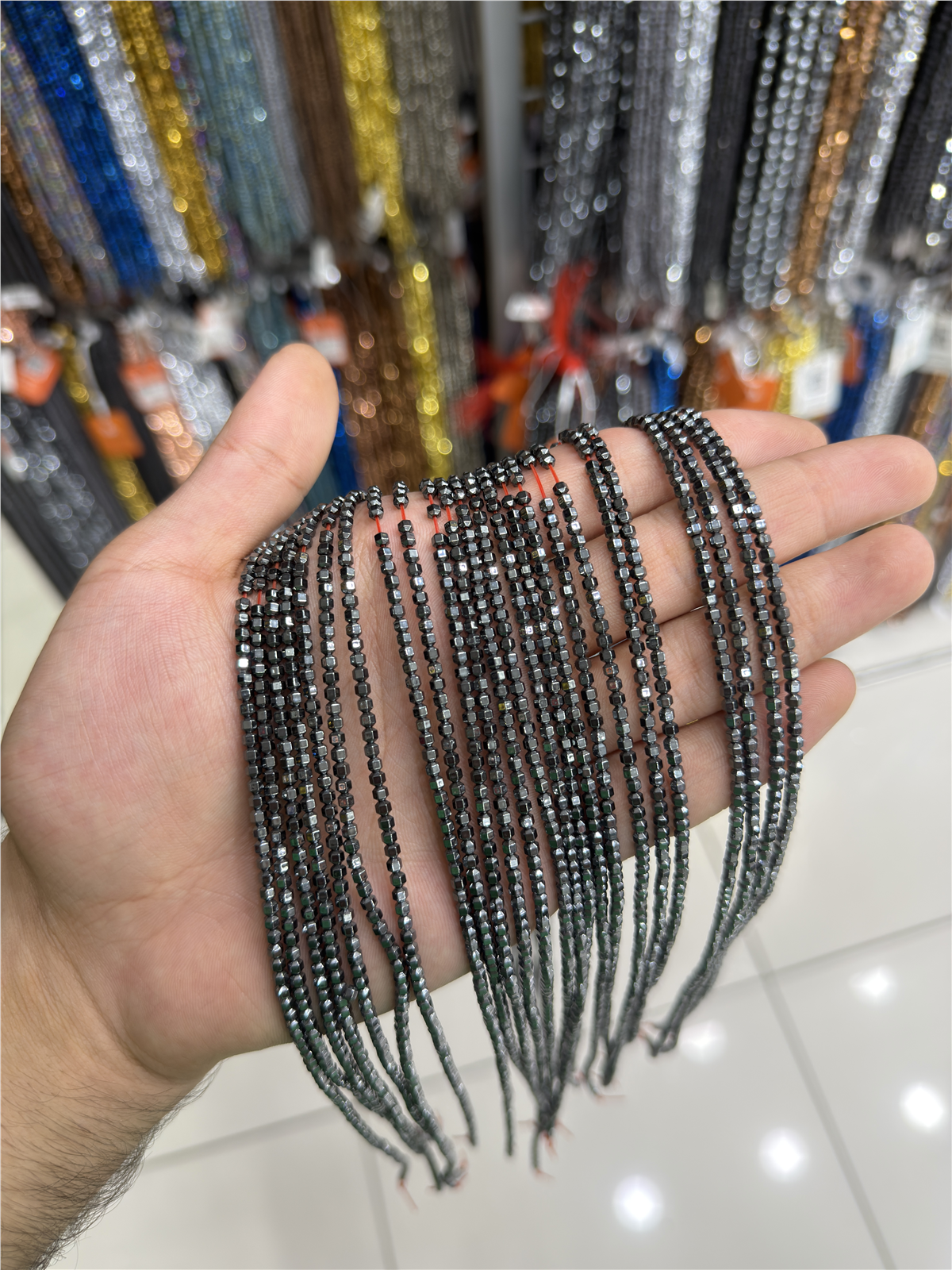 Hematit Taşı Özel Kesim Parlak Füme 3x3mm Doğal Taş Dizi