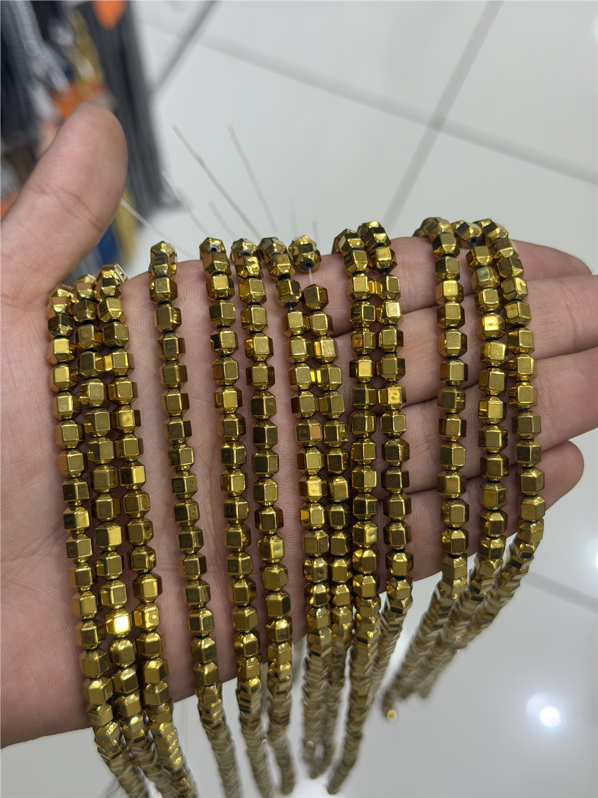 Hematit Taşı Özel Kesim Parlak Gold 6x6mm Doğal Taş Dizi