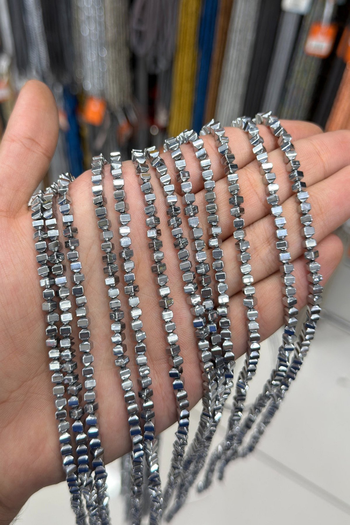 Hematit Taşı Özel Kesim Parlak Gümüş 4x4mm Doğal Taş Dizi