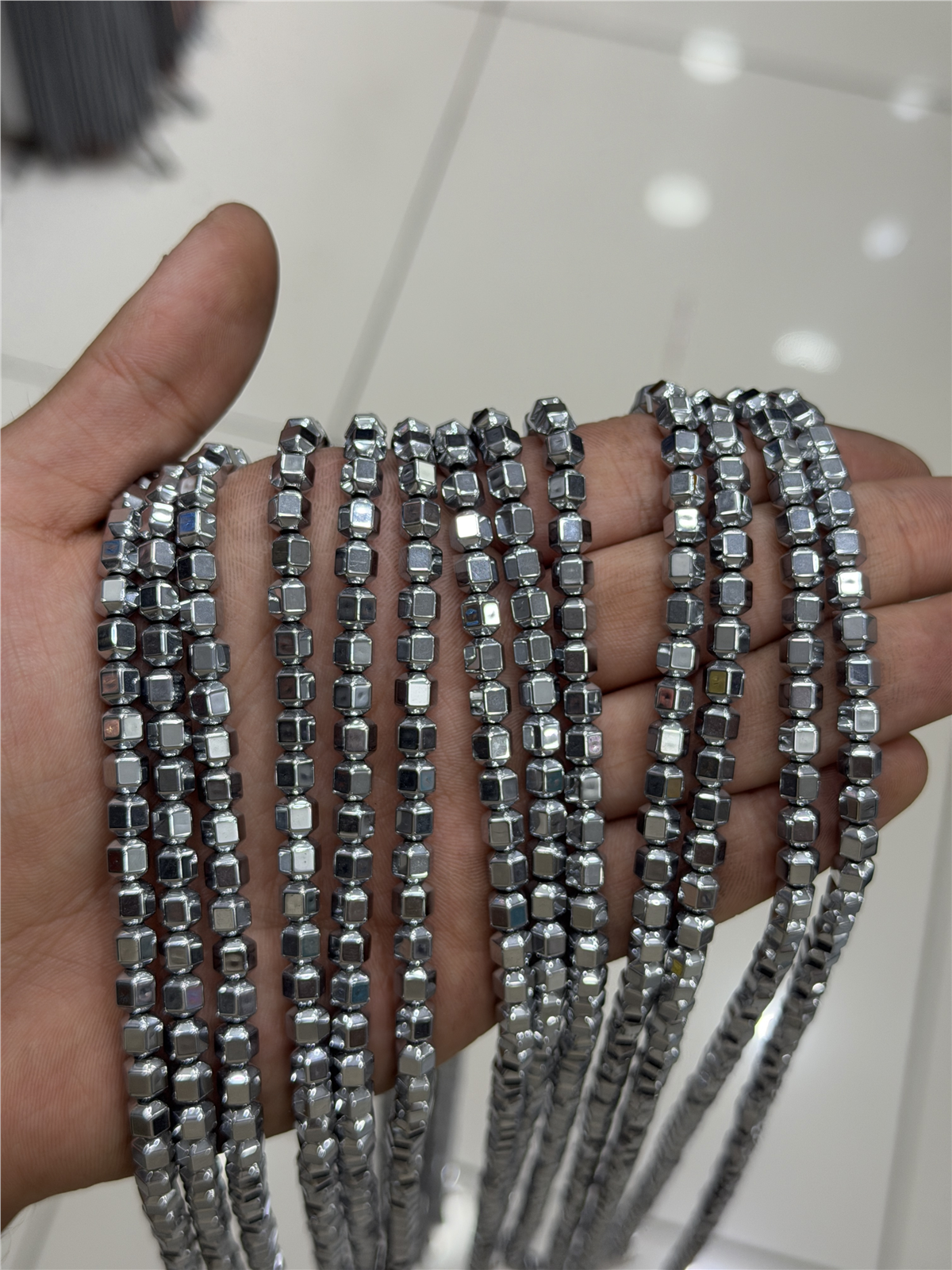 Hematit Taşı Özel Kesim Parlak Gümüş 6x6mm Doğal Taş Dizi