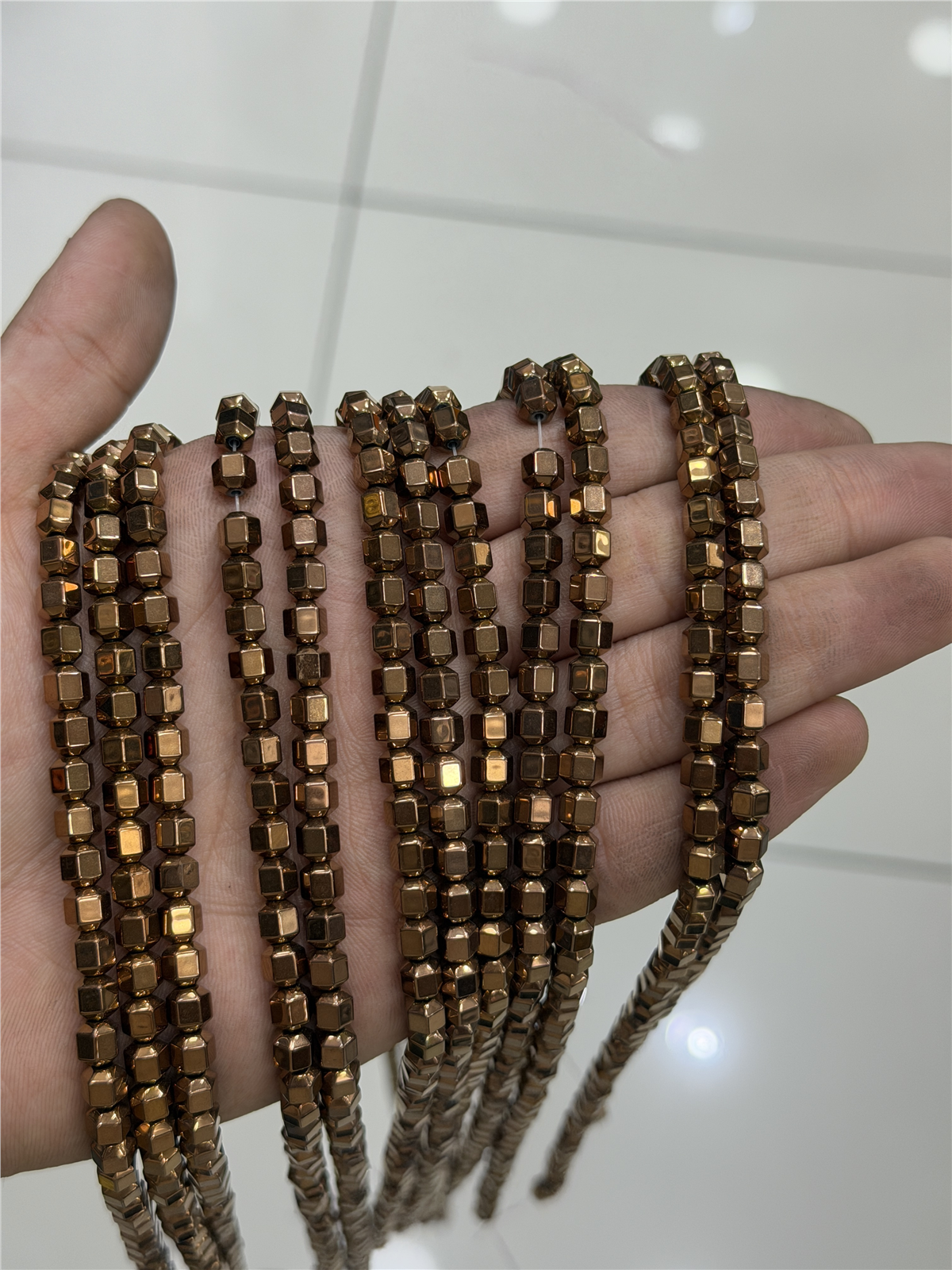 Hematit Taşı Özel Kesim Parlak Kahverengi 6x6mm Doğal Taş Dizi