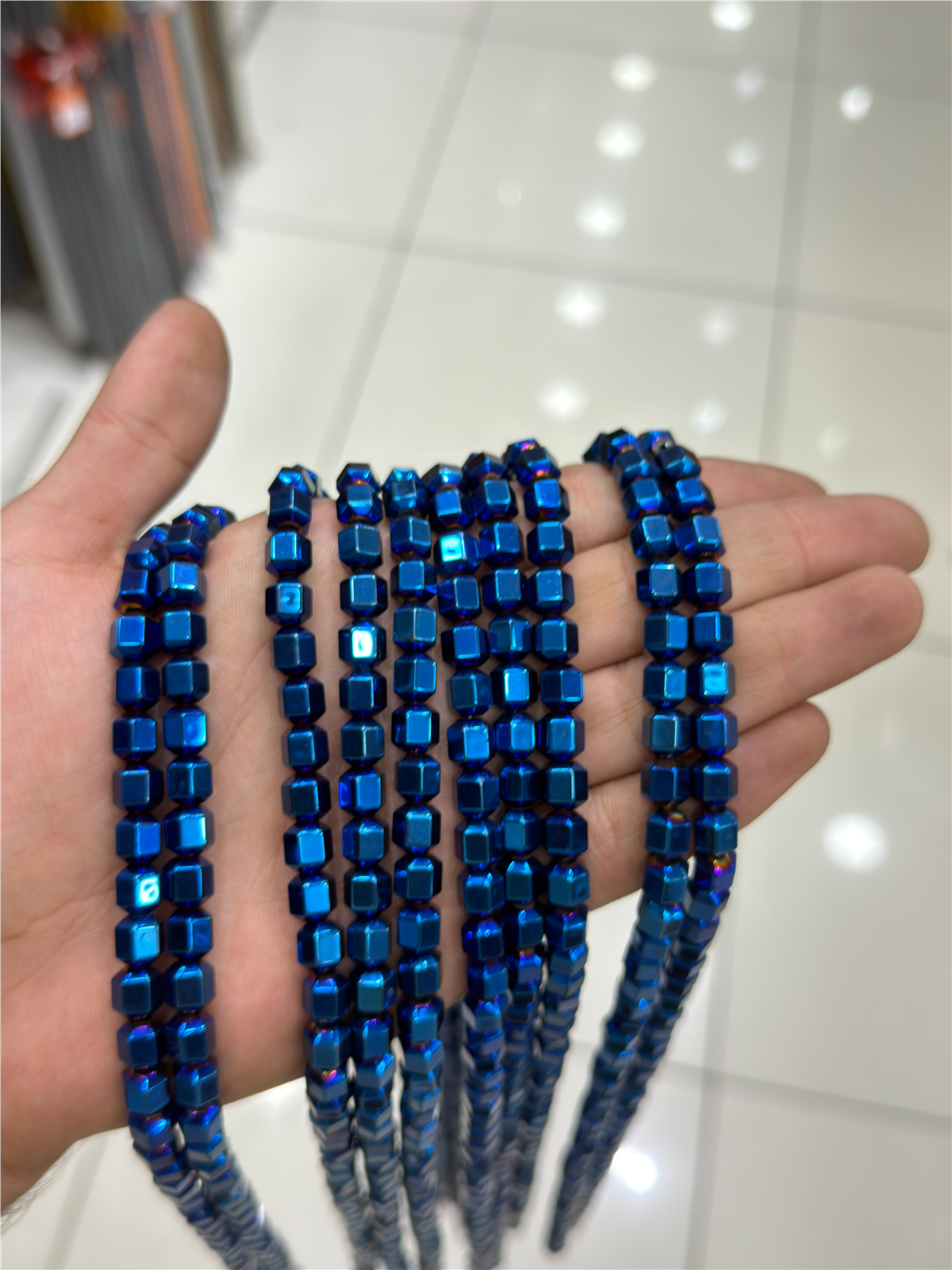 Hematit Taşı Özel Kesim Parlak Mavi 8x8mm Doğal Taş Dizi