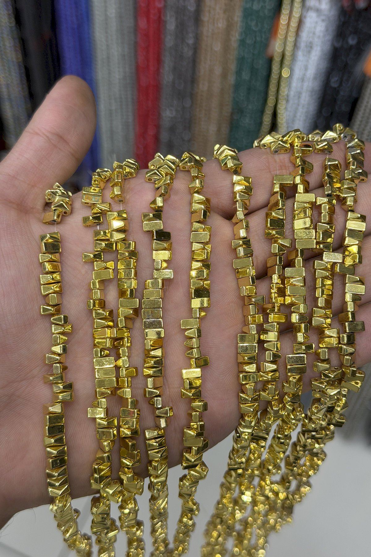 Hematit Taşı Piramit Kesim Altın Sarı 6x3mm Doğal Taş Dizi