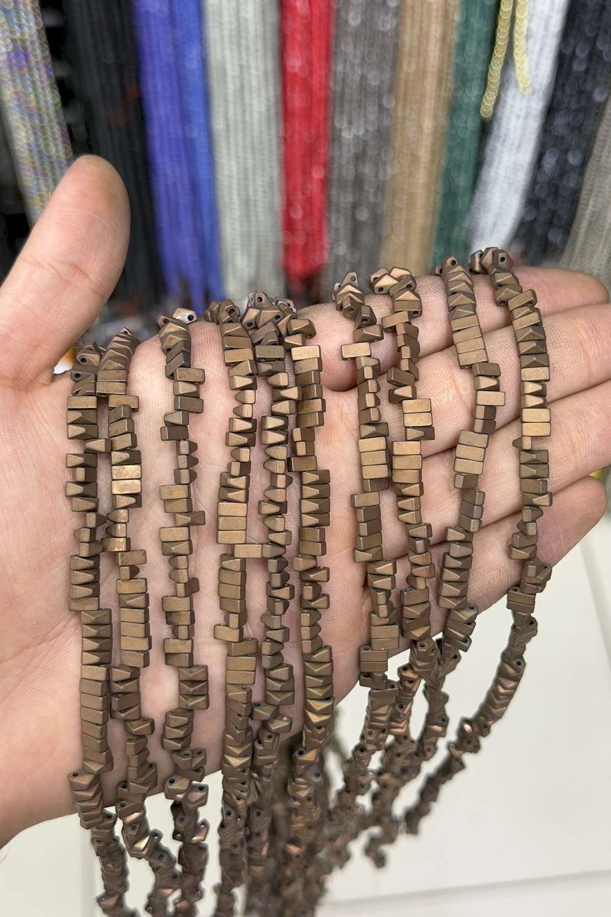 Hematit Taşı Piramit Kesim Mat Kahverengi 6x3mm Doğal Taş Dizi