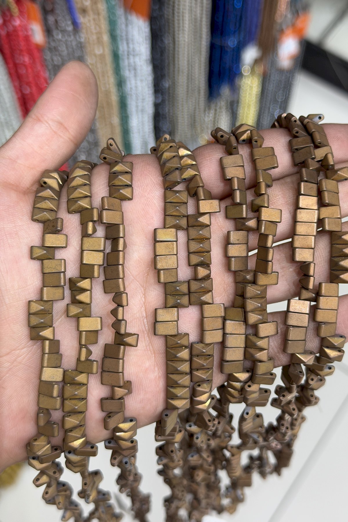 Hematit Taşı Piramit Kesim Mat Kahverengi 8x5mm Doğal Taş Dizi