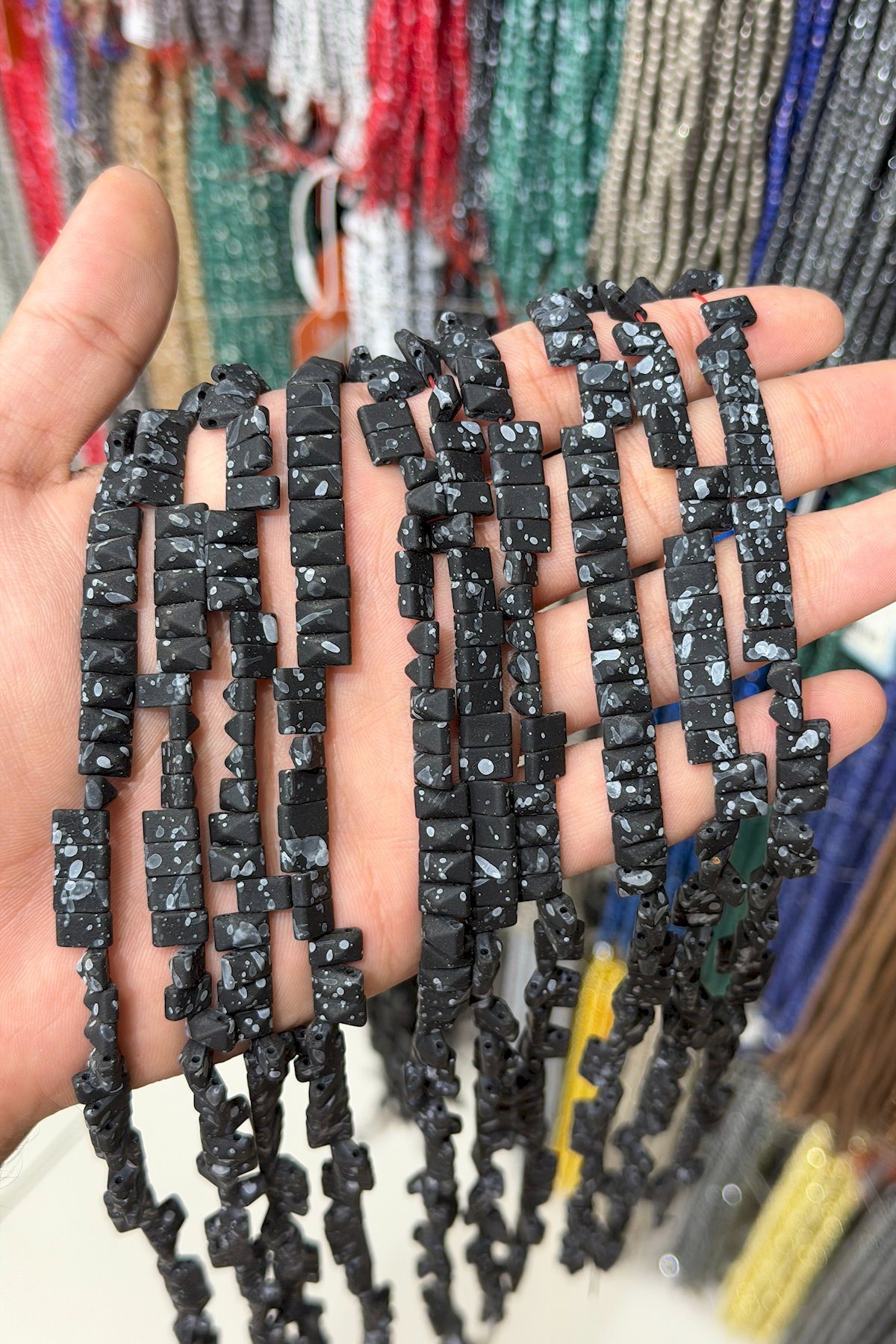 Hematit Taşı Piramit Kesim Mat Siyah 8x5mm Doğal Taş Dizi