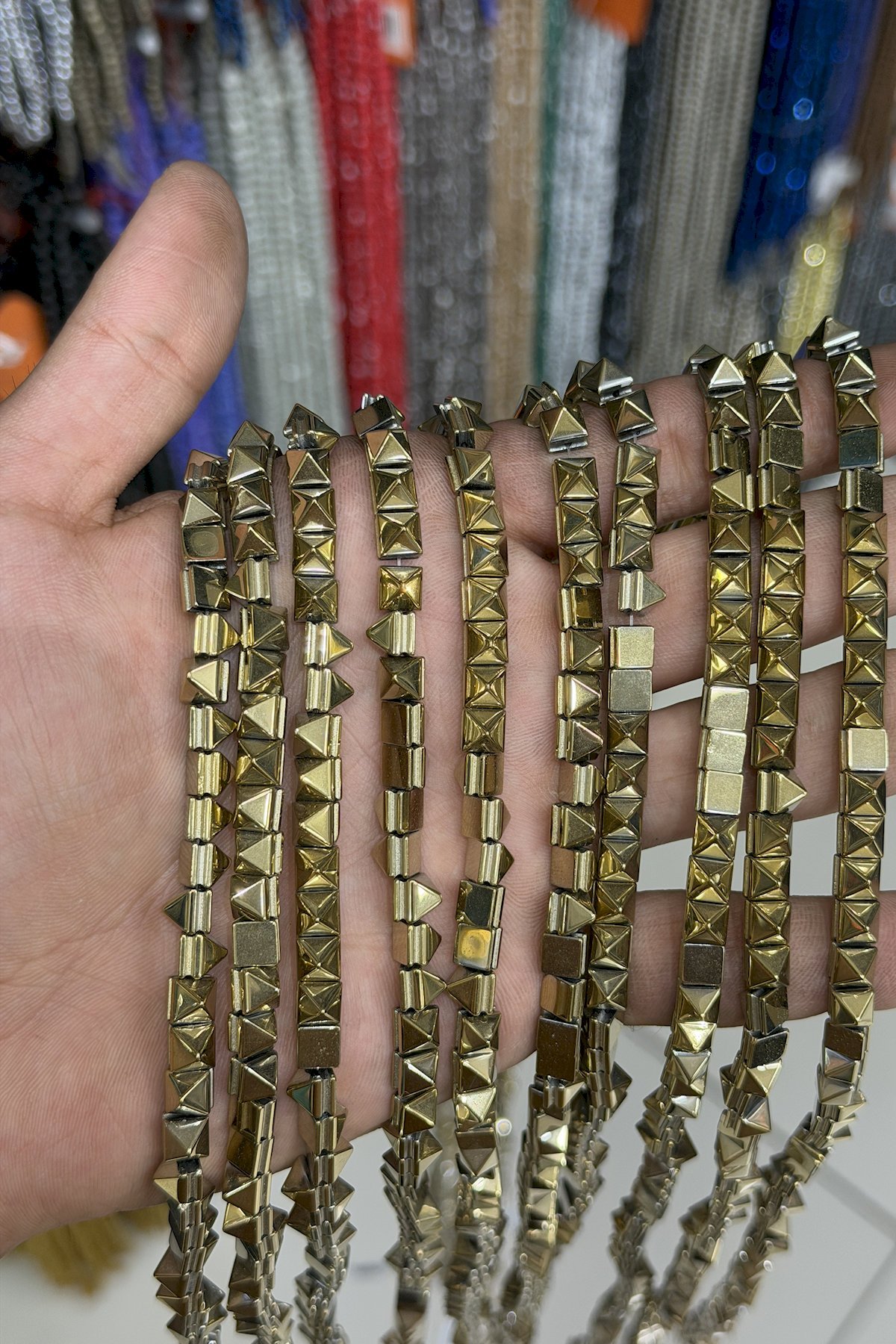 Hematit Taşı Piramit Kesim Parlak Antik Sarı 6x6mm Doğal Taş Dizi