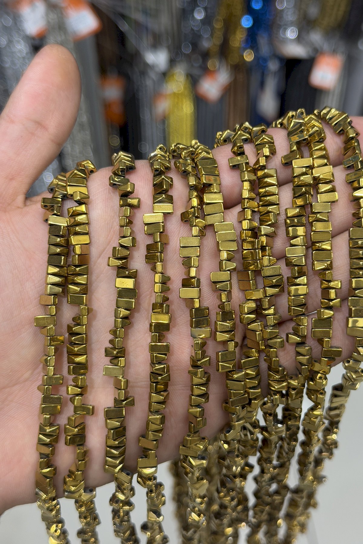 Hematit Taşı Piramit Kesim Parlak Gold 6x3mm Doğal Taş Dizi