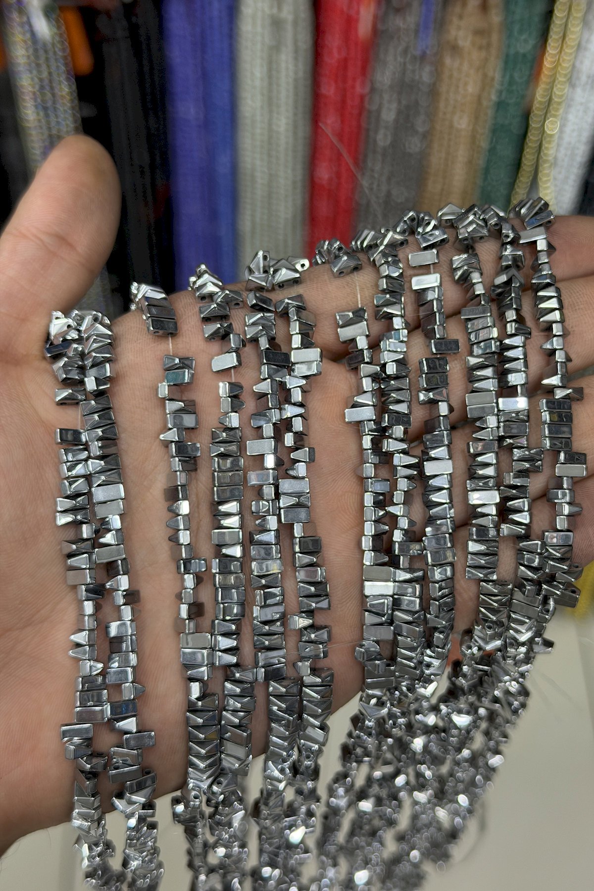 Hematit Taşı Piramit Kesim Parlak Gümüş 6x3mm Doğal Taş Dizi