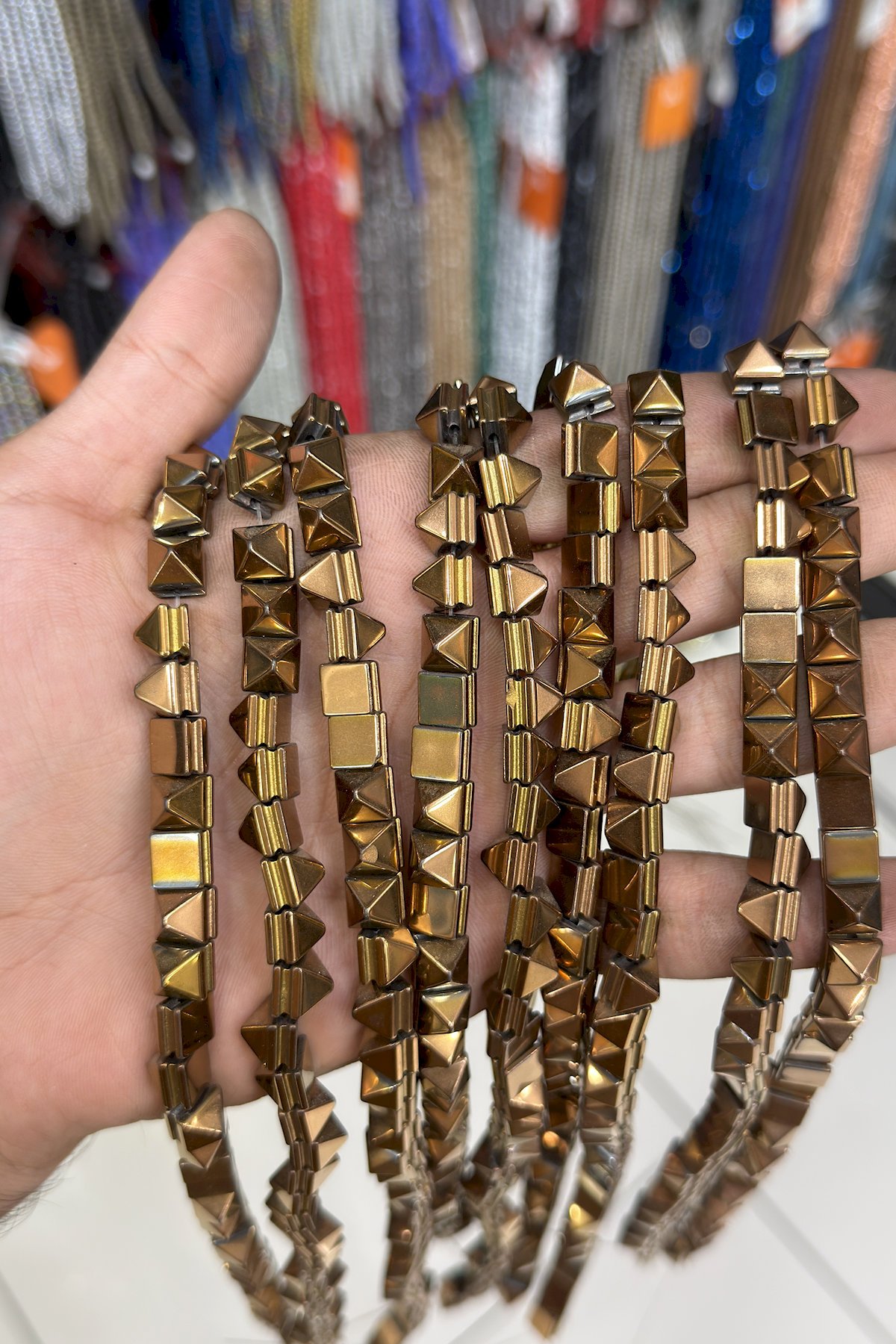 Hematit Taşı Piramit Kesim Parlak Kahverengi 8x8mm Doğal Taş Dizi
