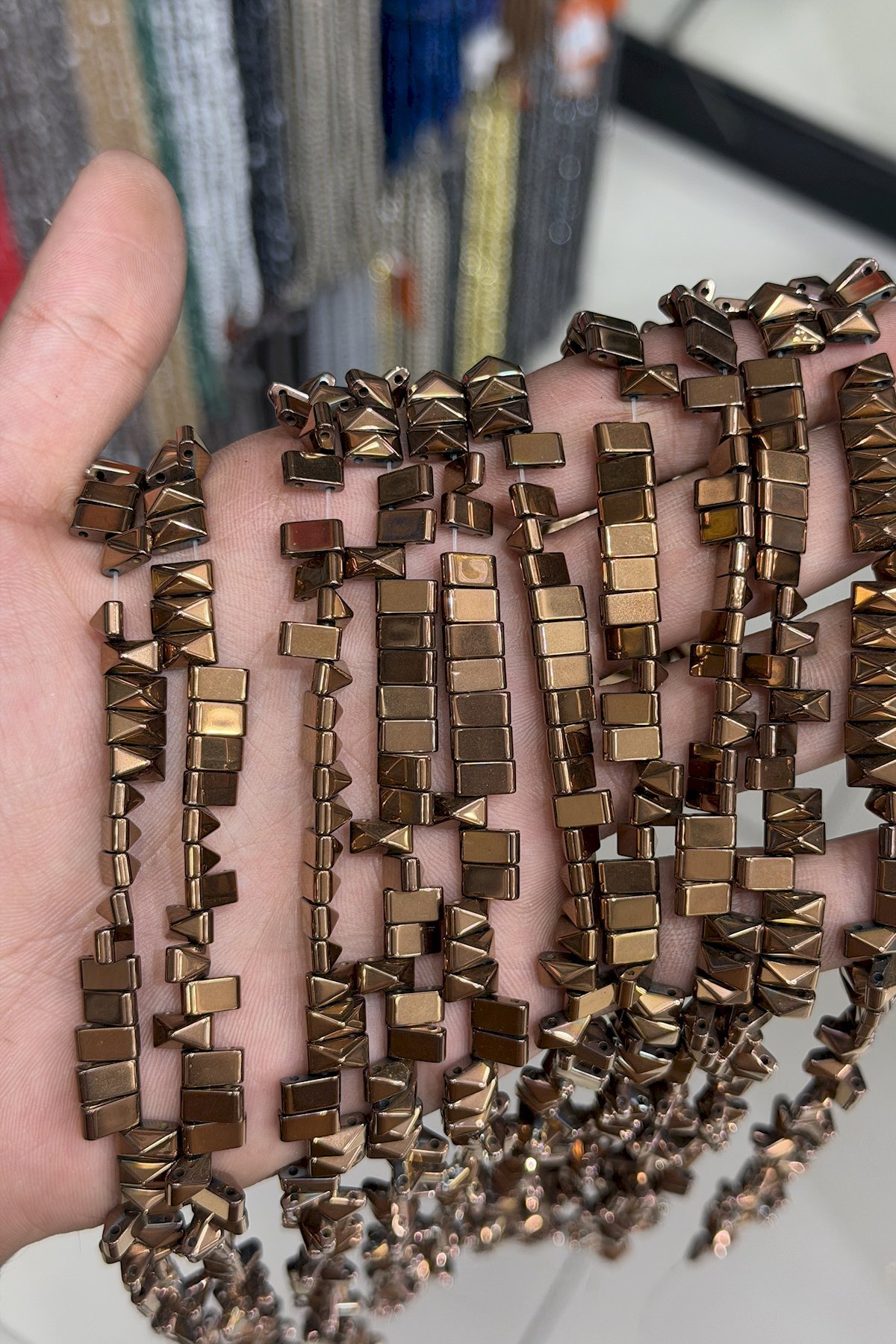 Hematit Taşı Piramit Kesim Parlak Kahverengi 8x5mm Doğal Taş Dizi