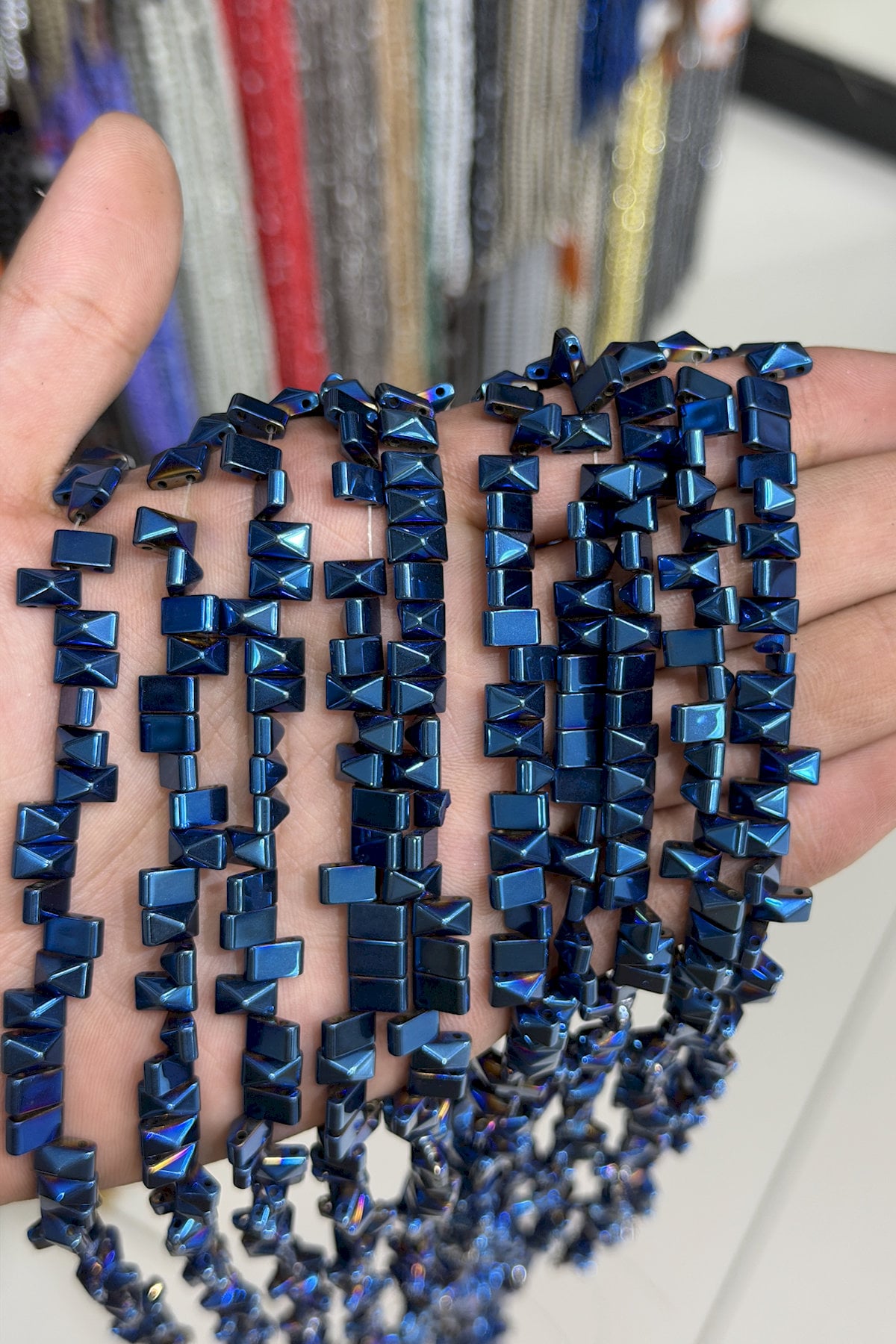 Hematit Taşı Piramit Kesim Parlak Mavi 8x5mm Doğal Taş Dizi