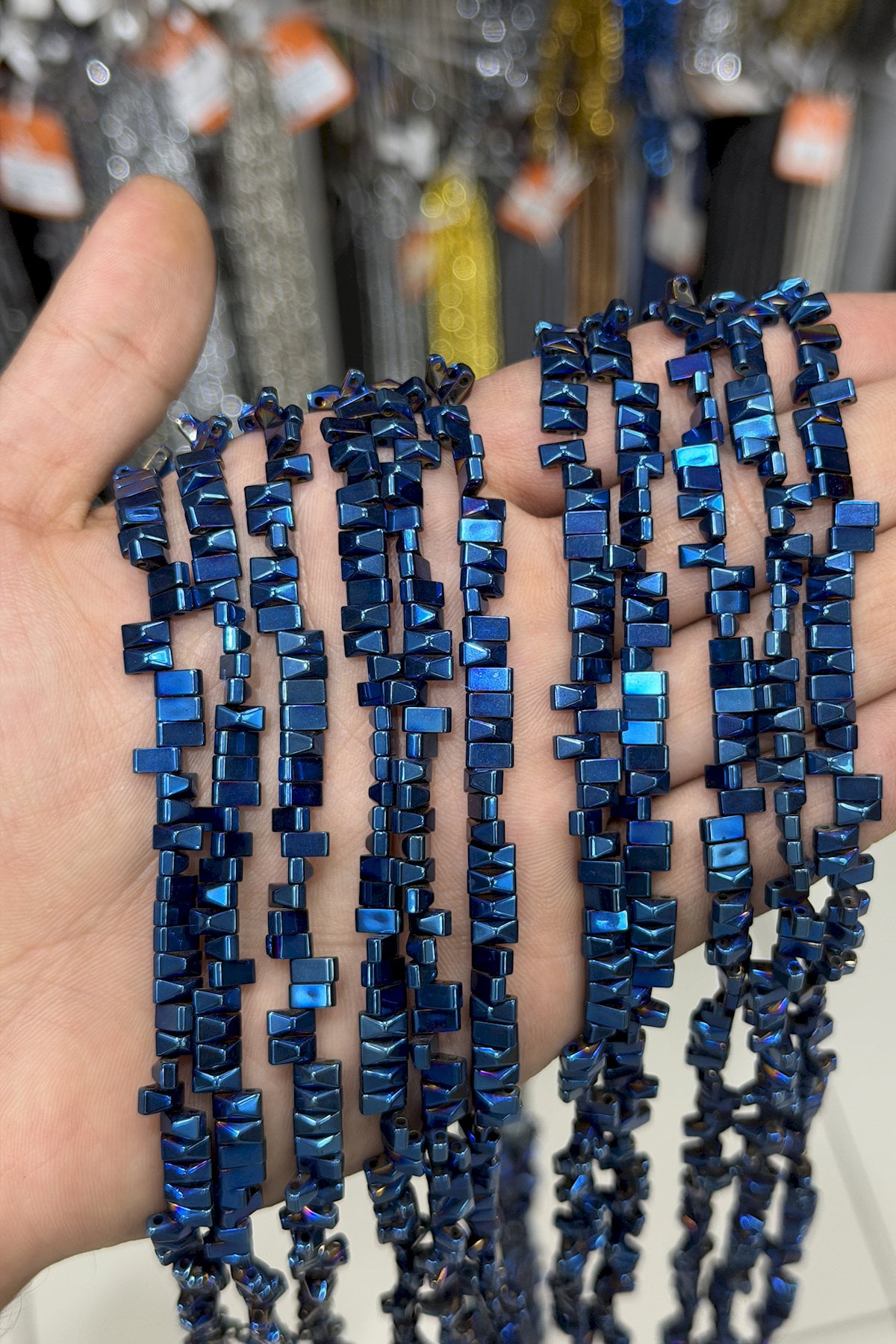 Hematit Taşı Piramit Kesim Parlak Mavi 6x3mm Doğal Taş Dizi