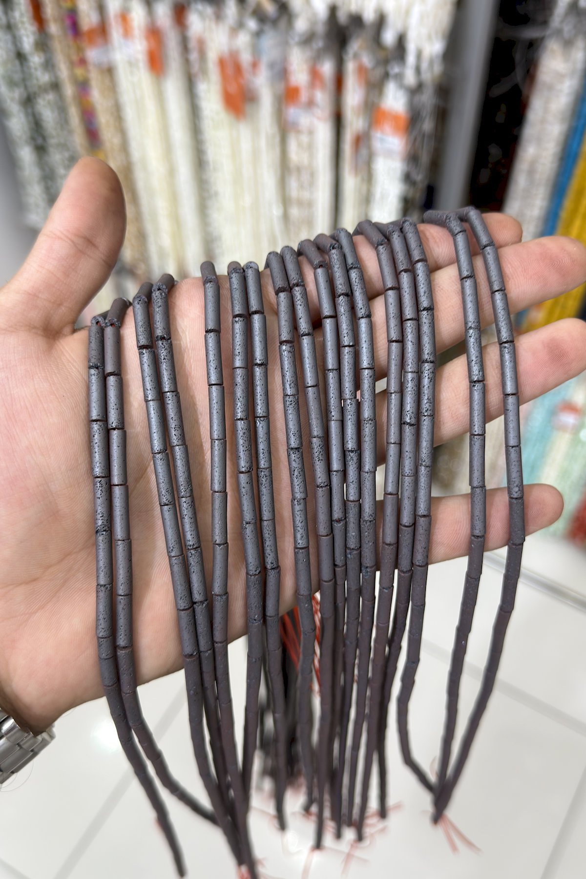 Hematit Taşı Silindir Kesim 4x13mm- Mat Gri Doğal Taş Dizi