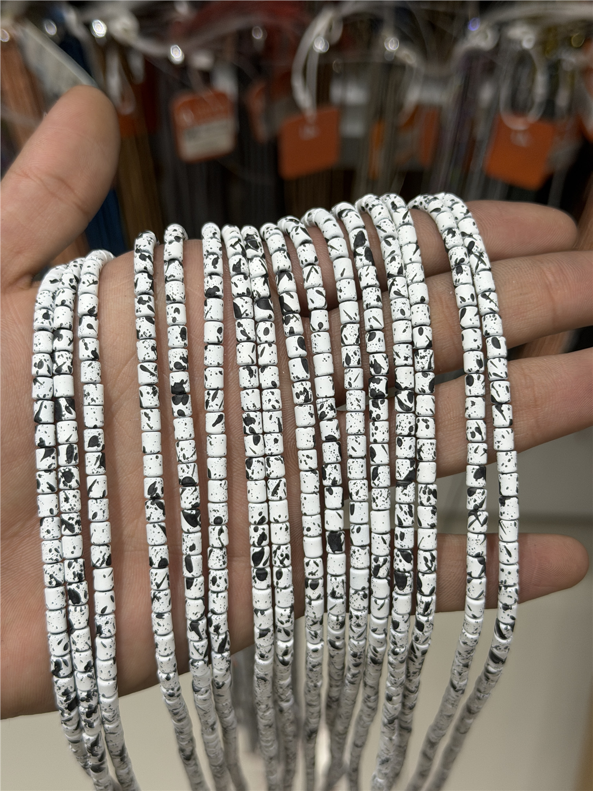 Hematit Taşı Silindir Kesim Beyaz 4x5mm Doğal Taş Dizi