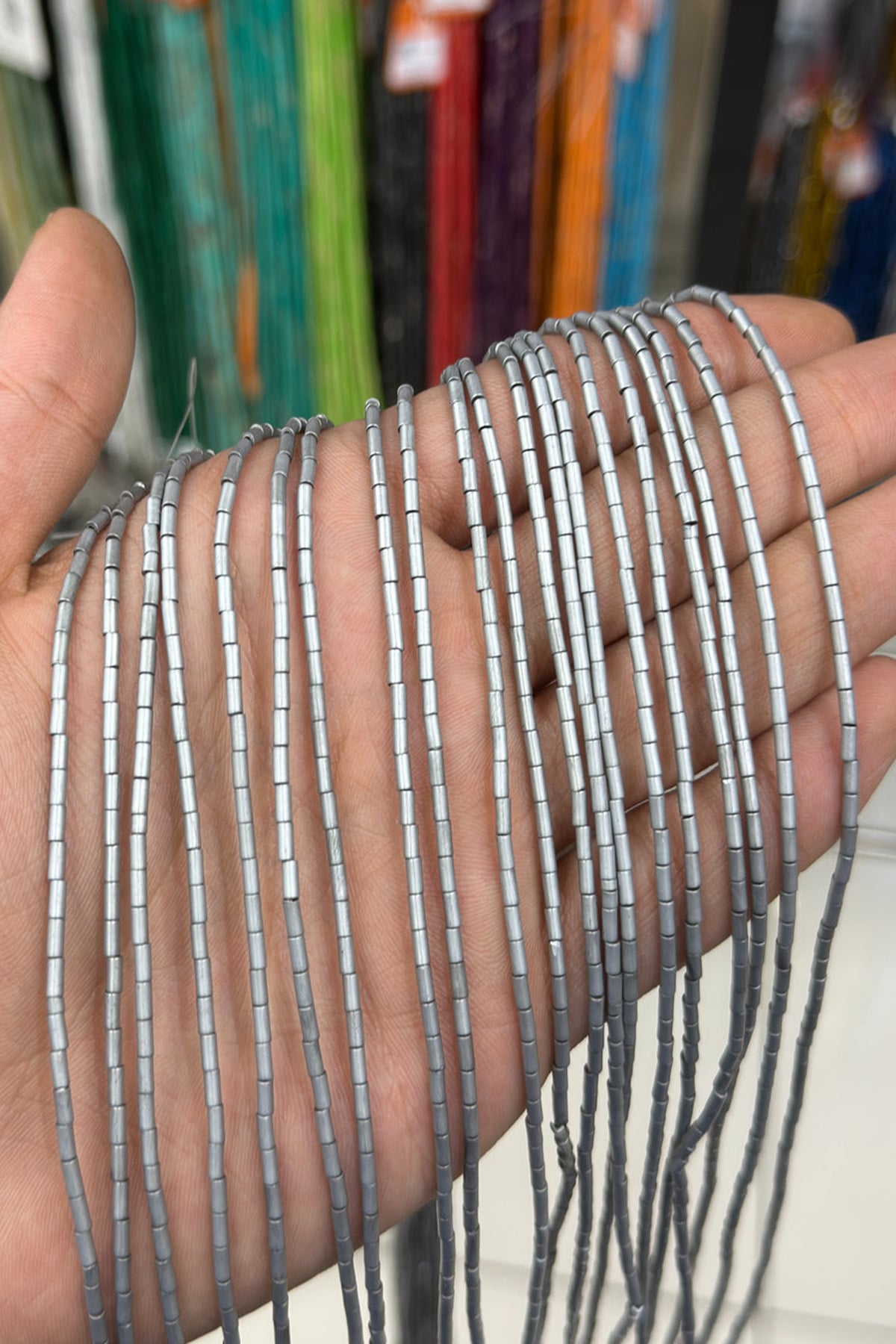 Hematit Taşı Silindir Kesim Mat Açık Gri 2x4mm Doğal Taş Dizi