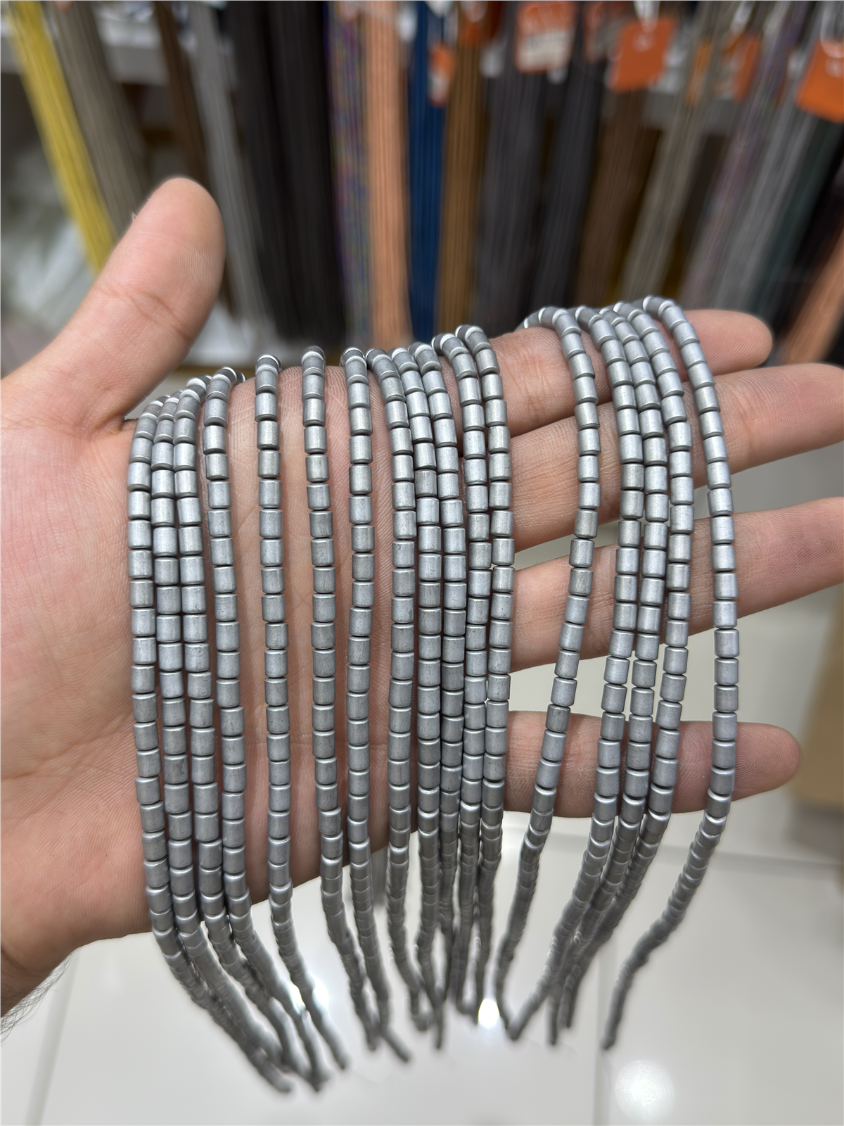 Hematit Taşı Silindir Kesim Mat Açık Gri 4x5mm Doğal Taş Dizi