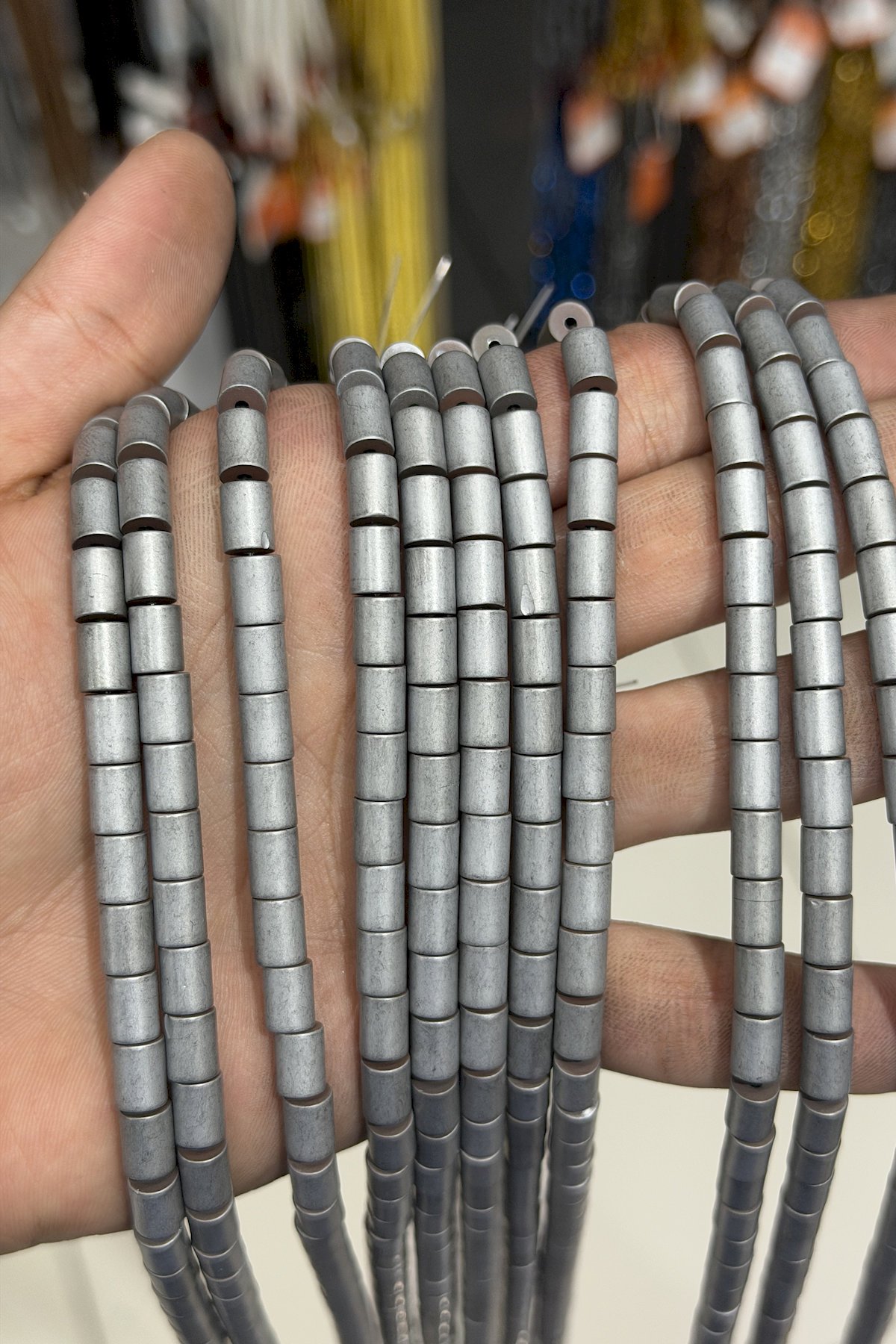 Hematit Taşı Silindir Kesim Mat Açık Gri 6x9mm Doğal Taş Dizi