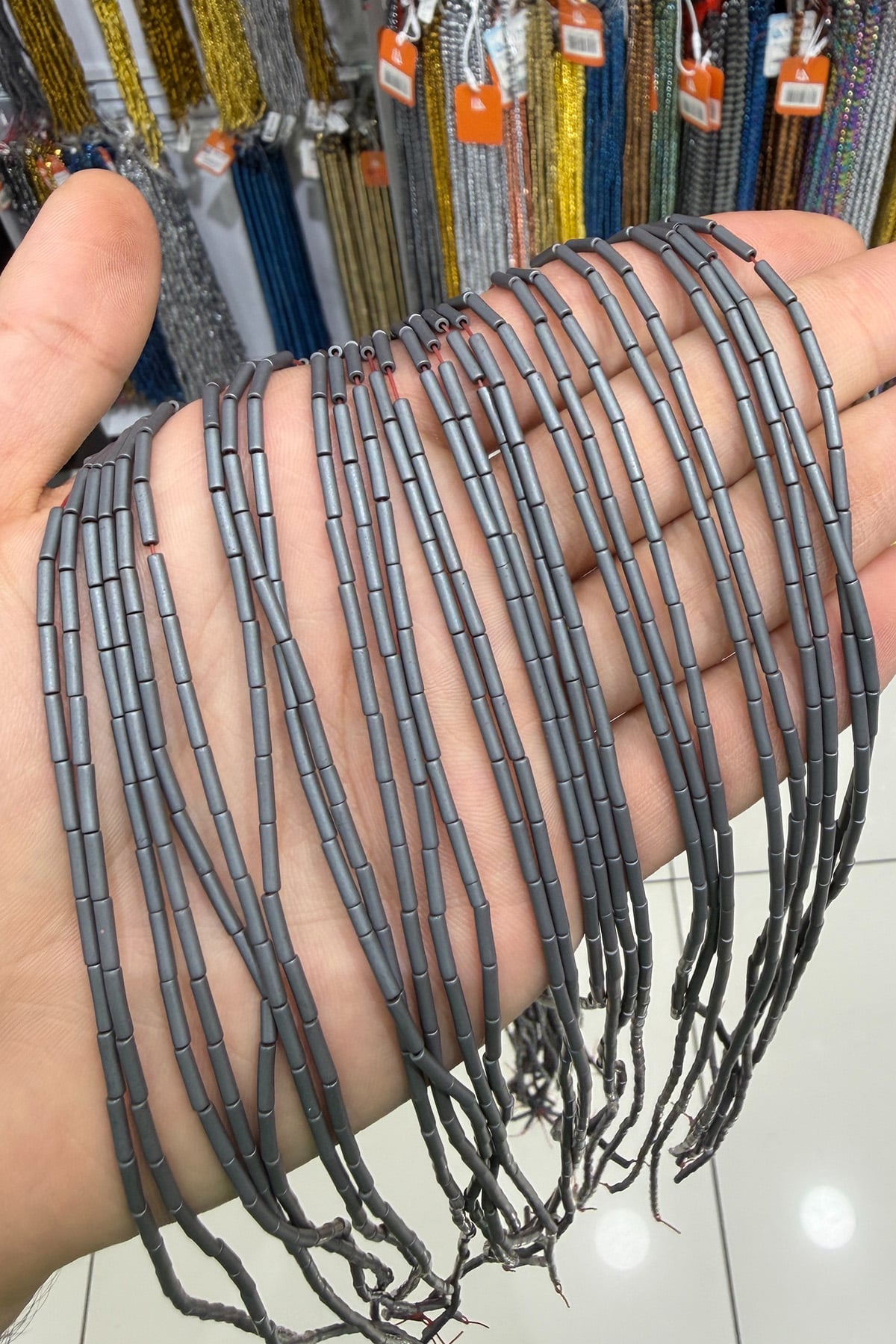 Hematit Taşı Silindir Kesim Mat Gri 2x8mm Doğal Taş Dizi