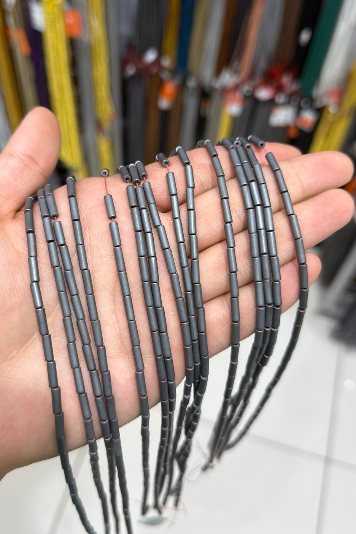 Hematit Taşı Silindir Kesim Mat Gri 3x9mm Doğal Taş Dizi