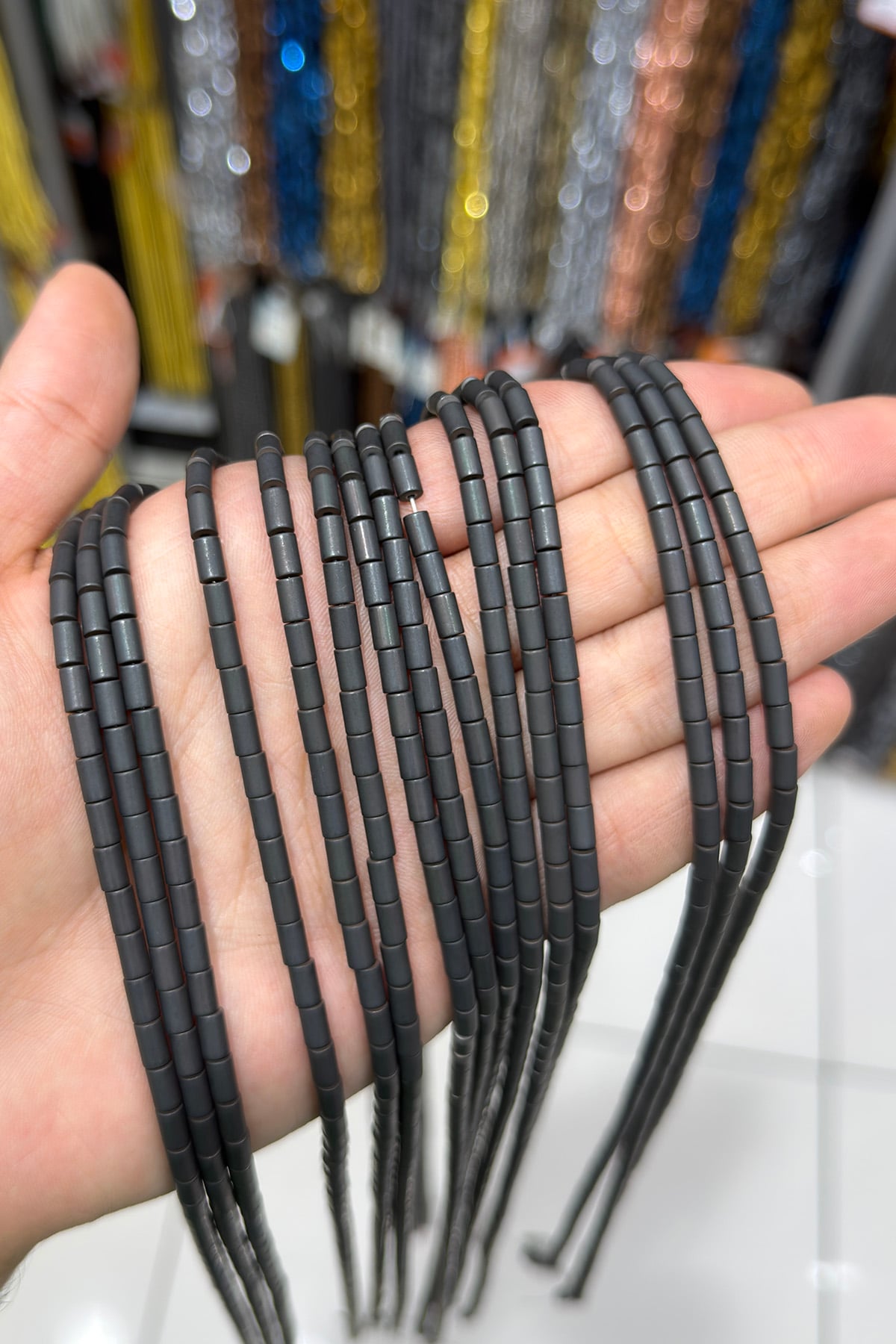 Hematit Taşı Silindir Kesim Mat Siyah 4x6mm Doğal Taş Dizi