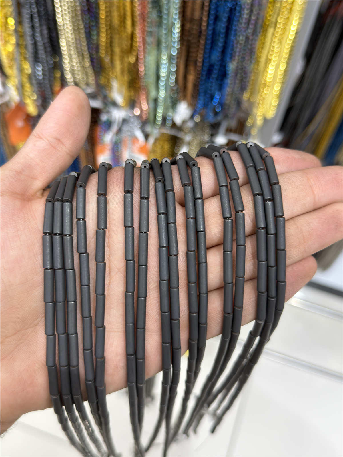 Hematit Taşı Silindir Kesim Mat Siyah 4x13mm Doğal Taş Dizi