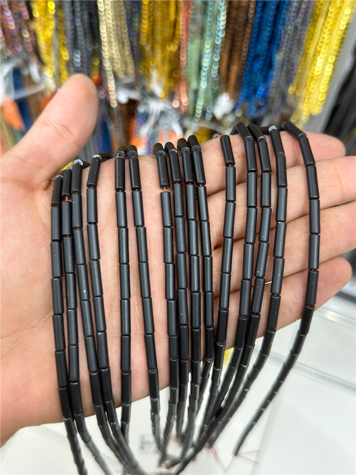 Hematit Taşı Silindir Kesim Mat Siyah 4x13mm Doğal Taş Dizi