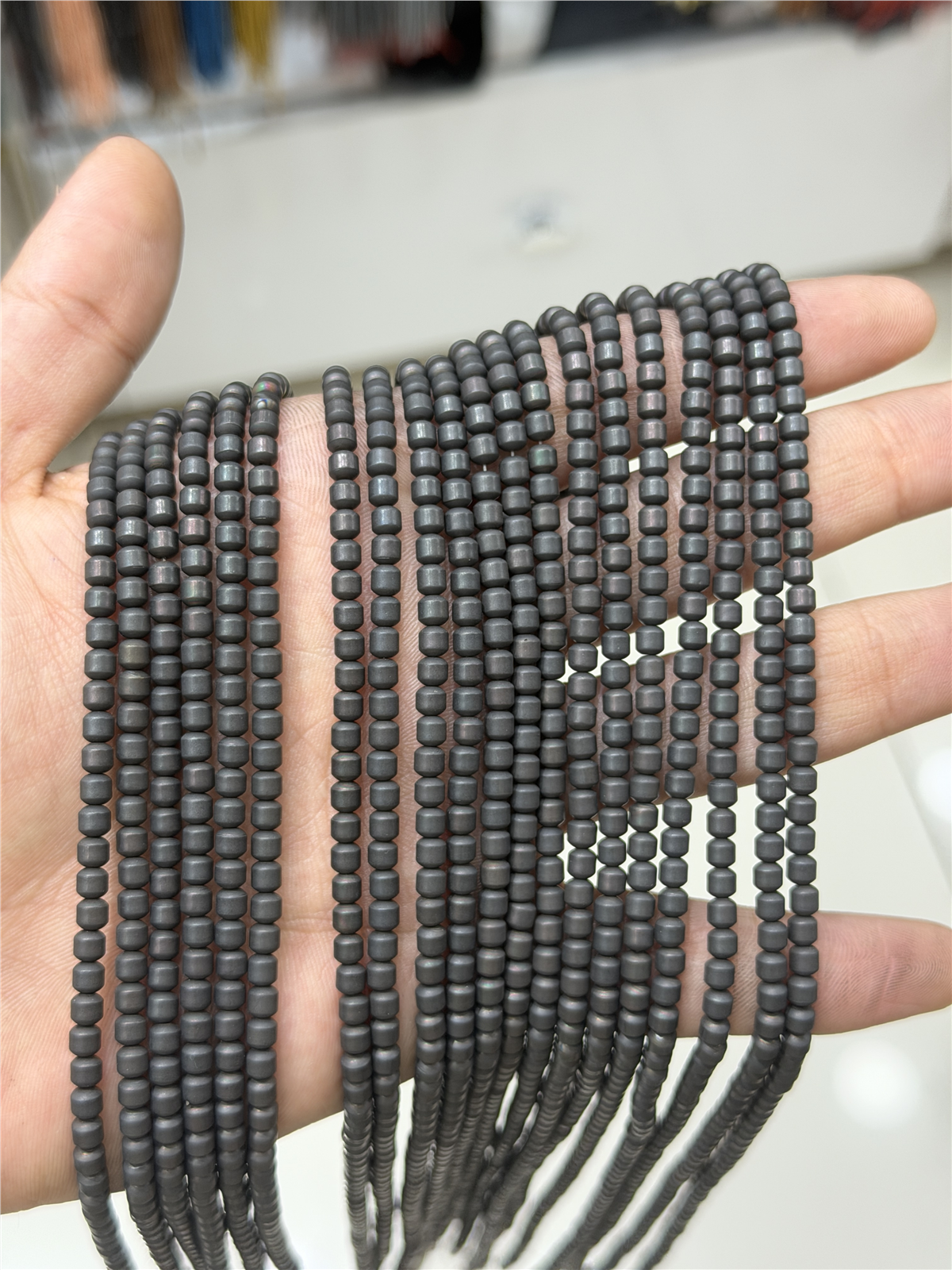 Hematit Taşı Silindir Kesim Mat Siyah 4mm Doğal Taş Dizi
