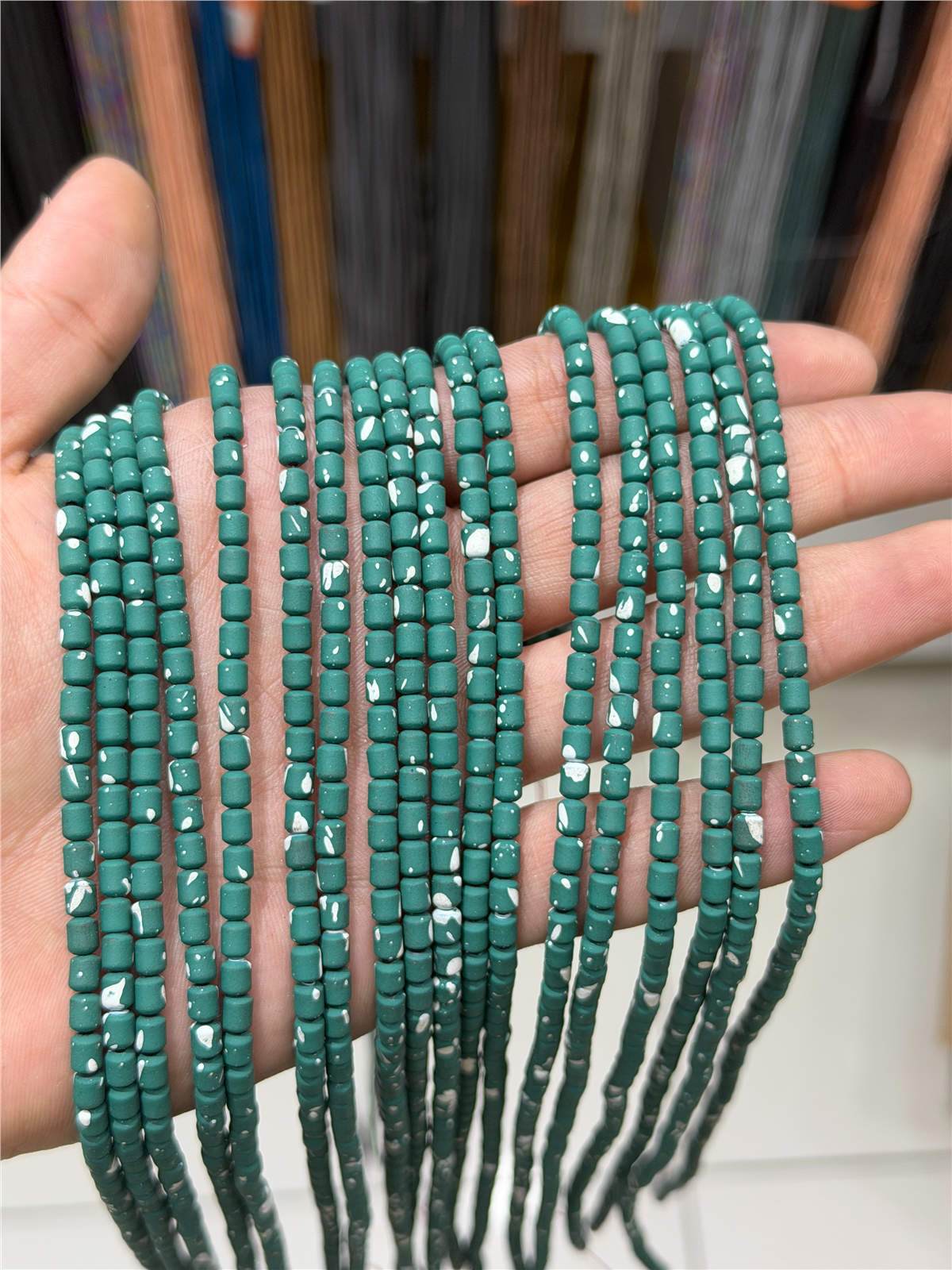 Hematit Taşı Silindir Kesim Mat Yeşil 4x5mm Doğal Taş Dizi