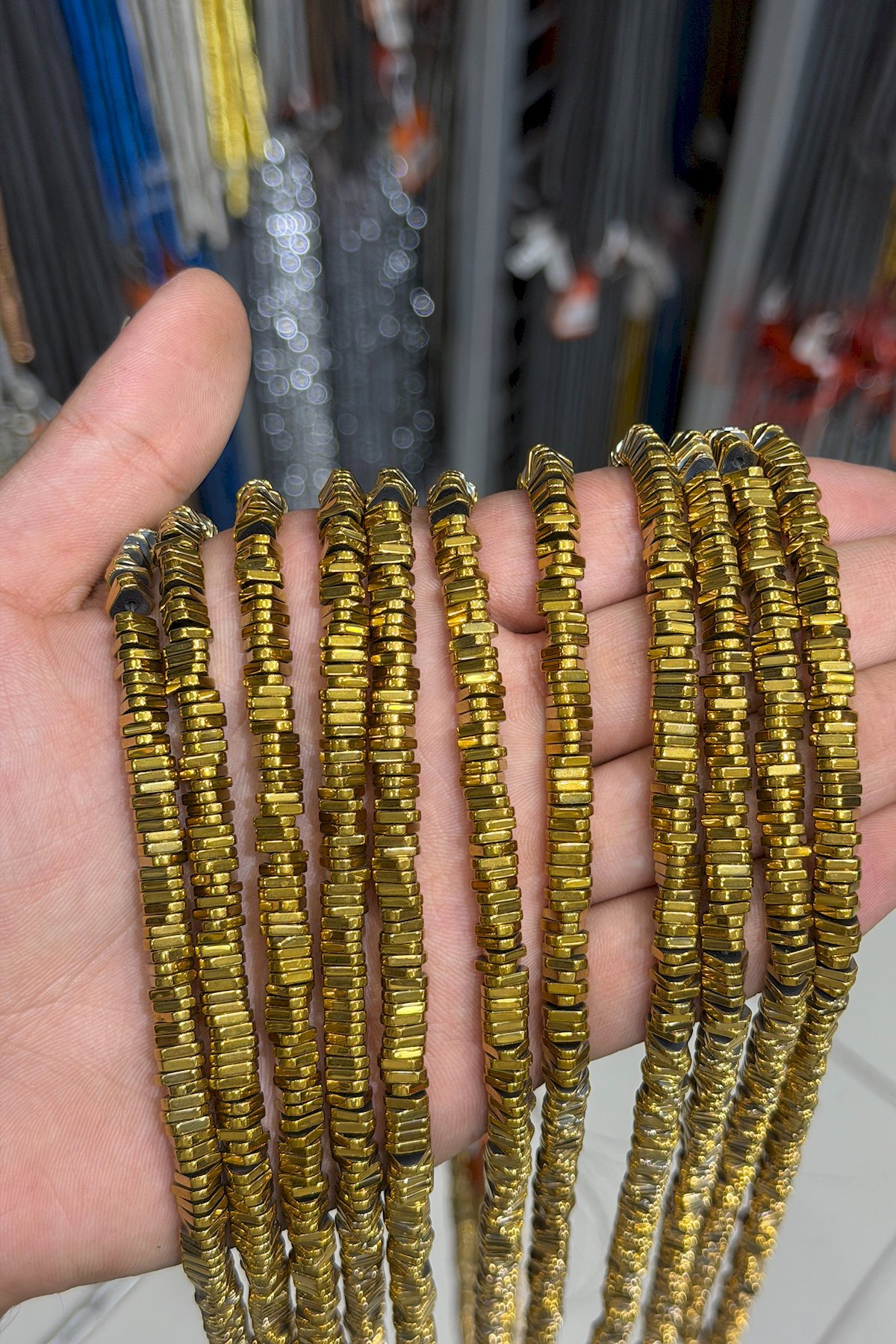Hematit Taşı Üçgen Kesim Parlak Gold 6x2mm Doğal Taş Dizi