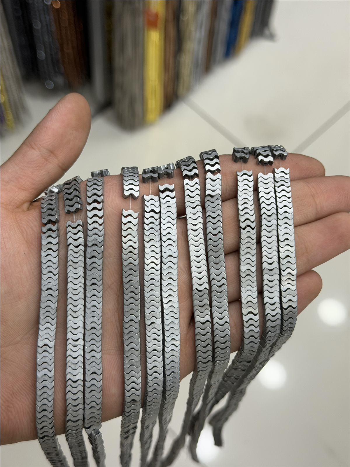 Hematit Taşı Yarasa Kesim Mat Açık Gri 7x1mm Doğal Taş Dizi