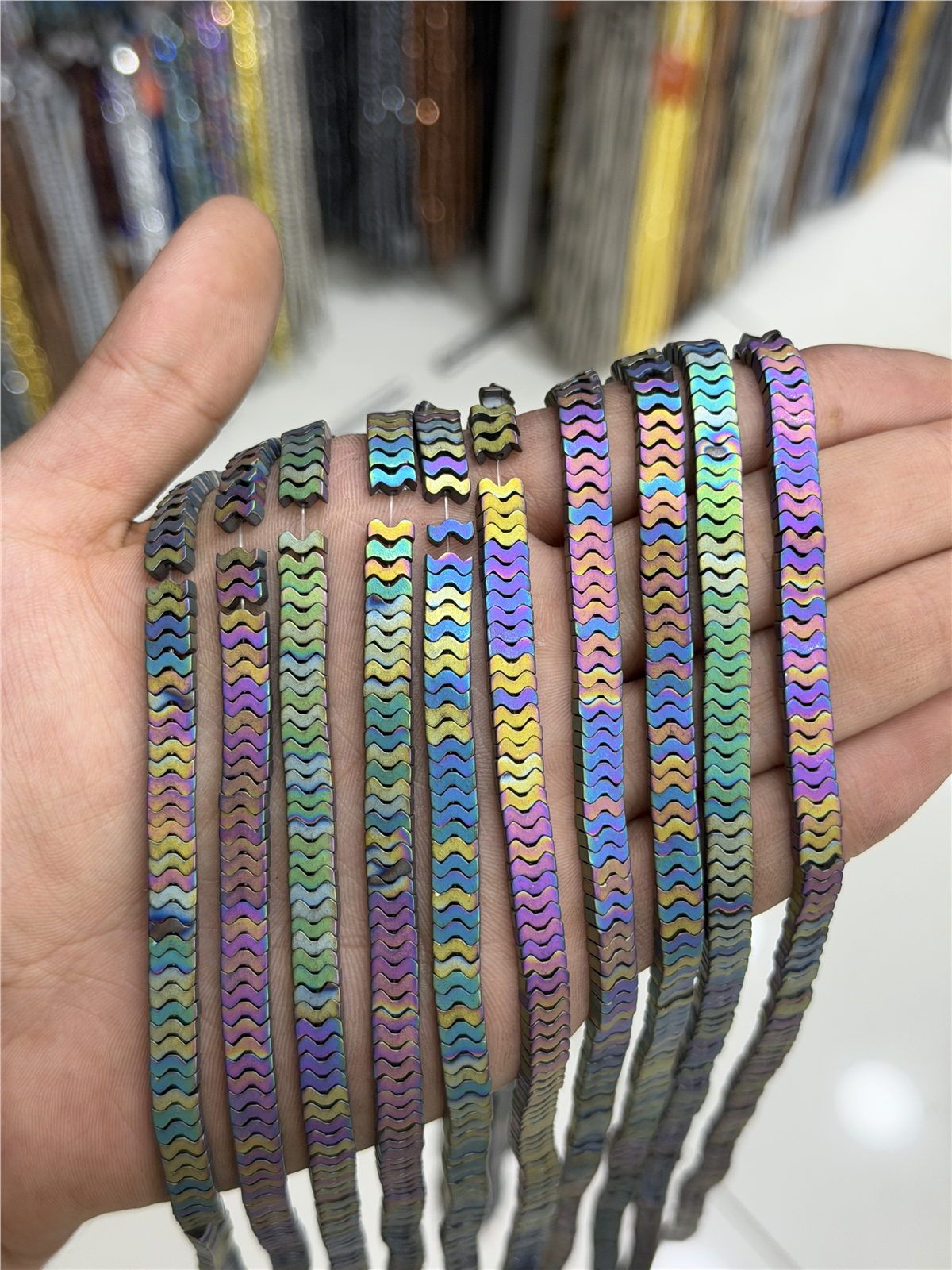 Hematit Taşı Yarasa Kesim Mat Gökkuşağı 7x1mm Doğal Taş Dizi