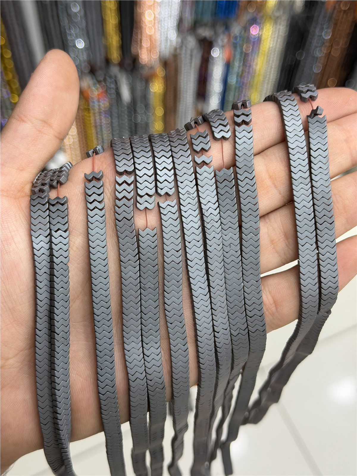 Hematit Taşı Yarasa Kesim Mat Gri 7x1mm Doğal Taş Dizi