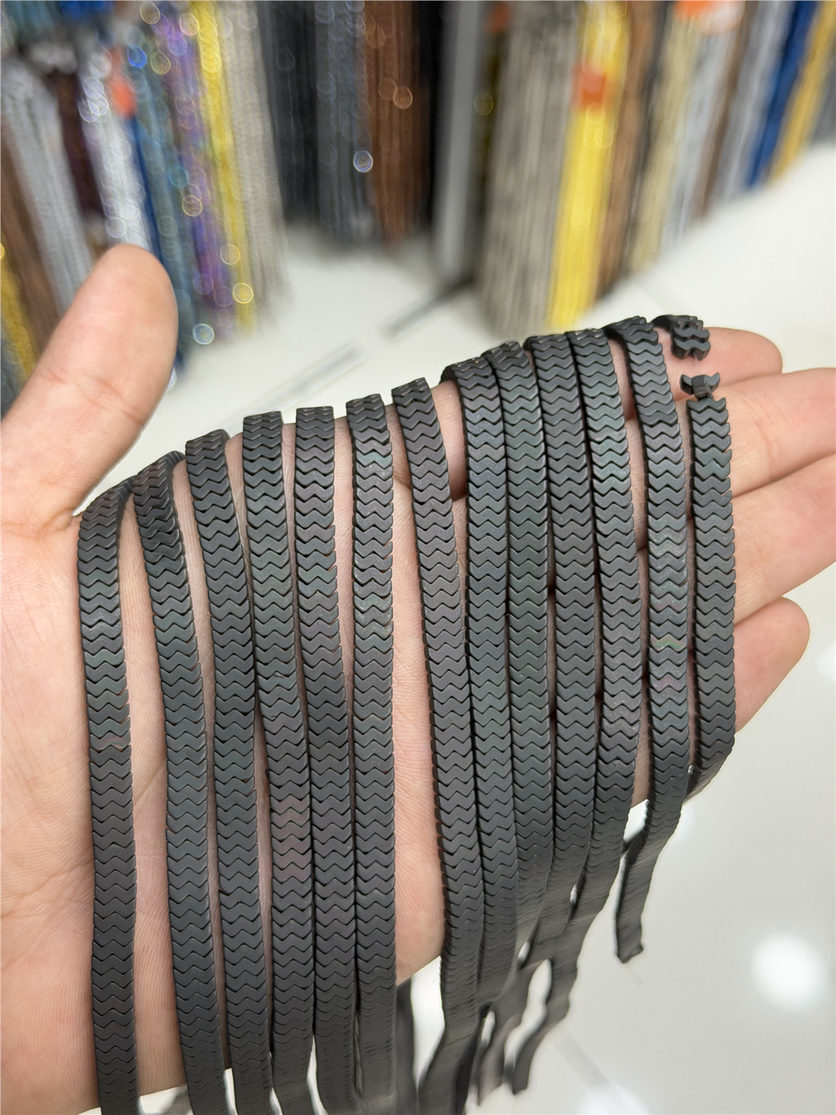 Hematit Taşı Yarasa Kesim Mat Siyah 7x1mm Doğal Taş Dizi