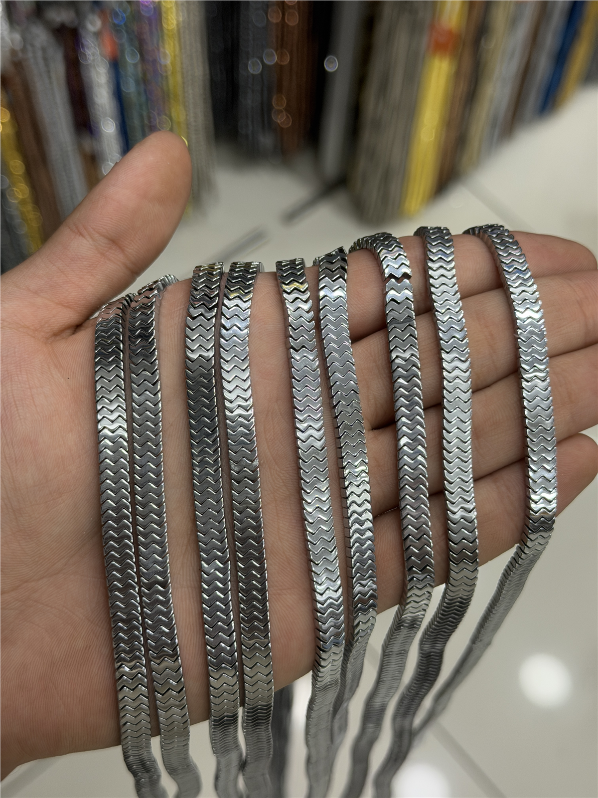 Hematit Taşı Yarasa Kesim Parlak Gümüş 7x1mm Doğal Taş Dizi