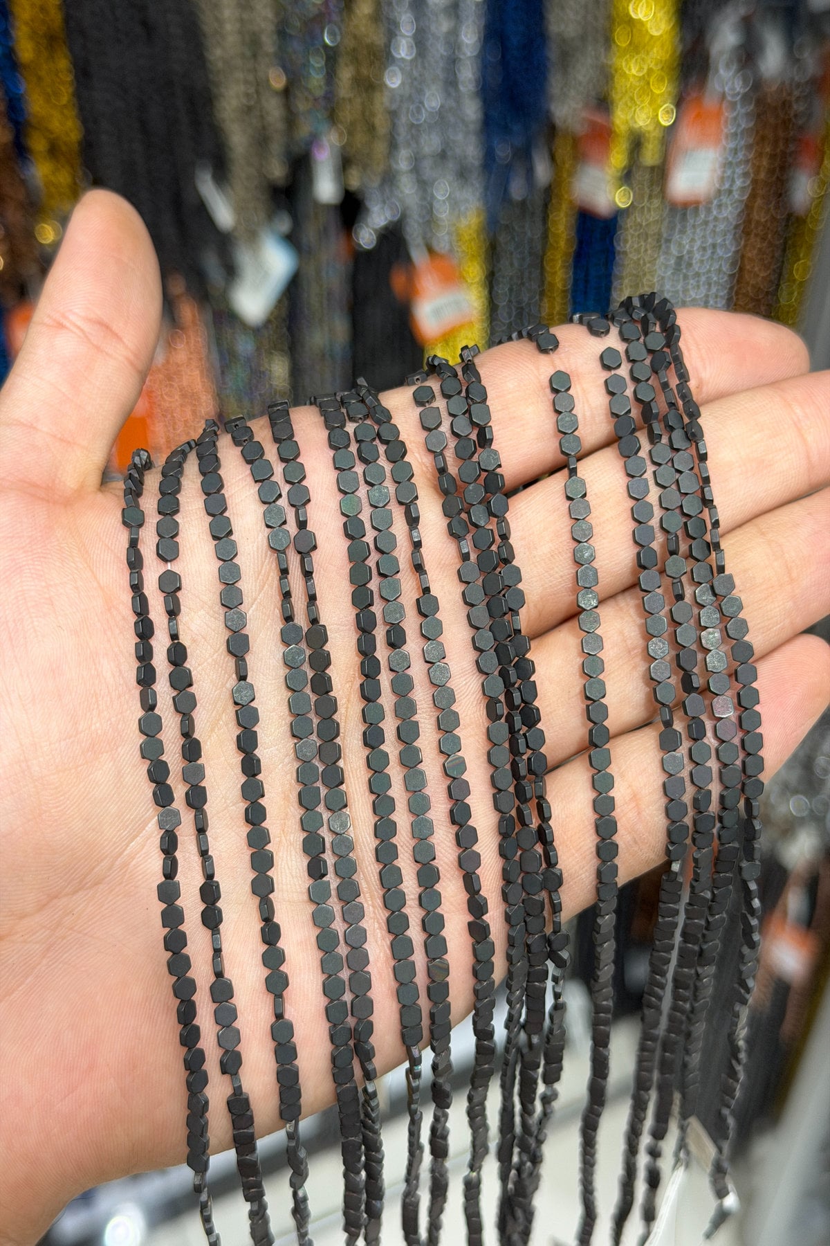 Hematit Taşı Yassı Altıgen Kesim Mat Siyah 3x3mm Doğal Taş Dizi