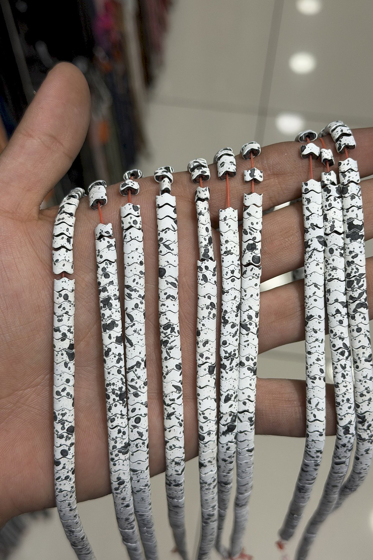 Hematit Taşı Yassı Balık Sırtı Kesim Mat Siyah 6x4mm Doğal Taş Dizi