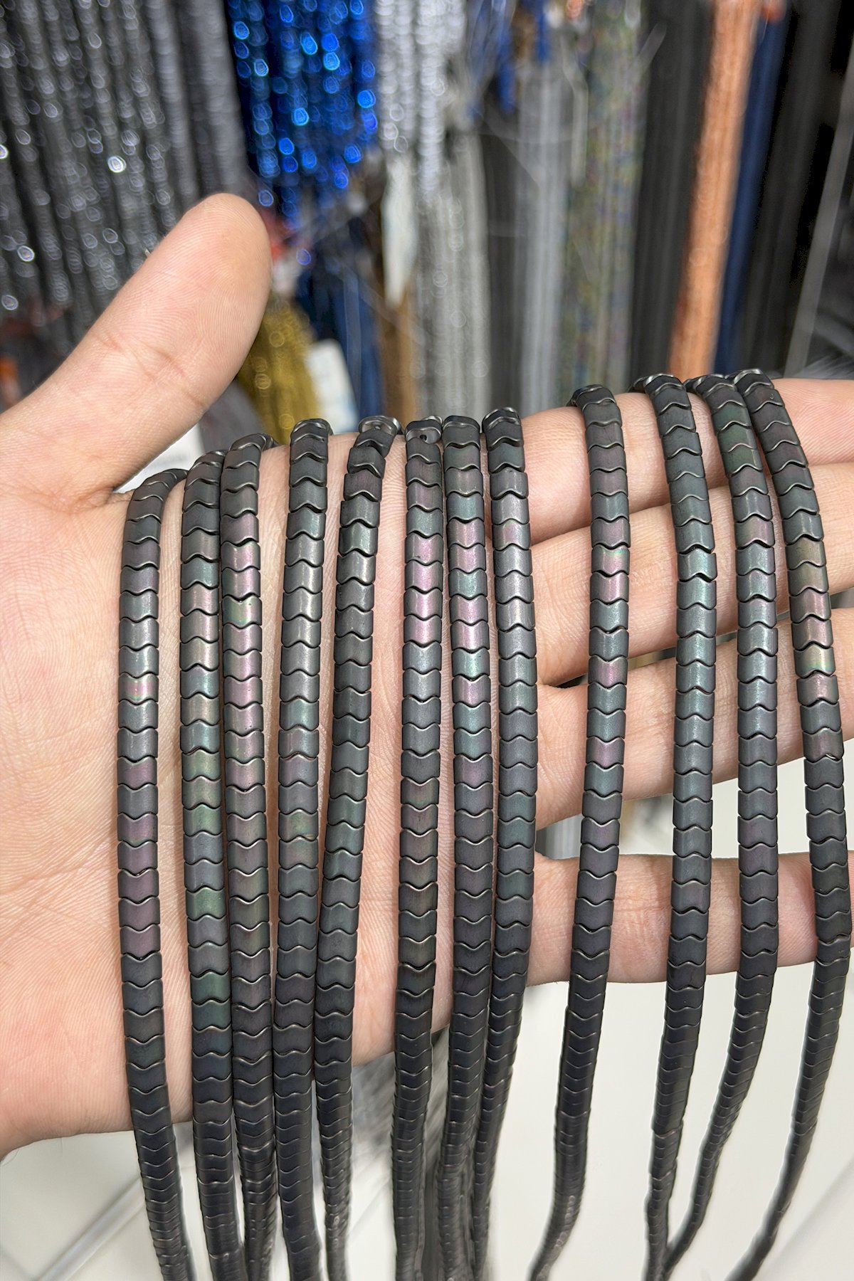Hematit Taşı Yassı Balık Sırtı Kesim Mat Siyah 6x4mm Doğal Taş Dizi