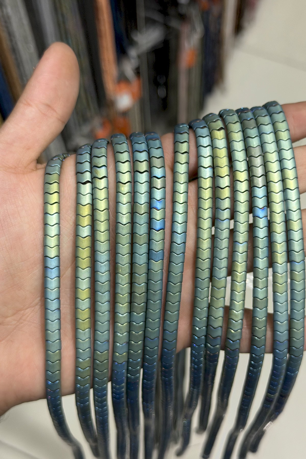 Hematit Taşı Yassı Balık Sırtı Kesim Mat Yeşil 6x4mm Doğal Taş Dizi