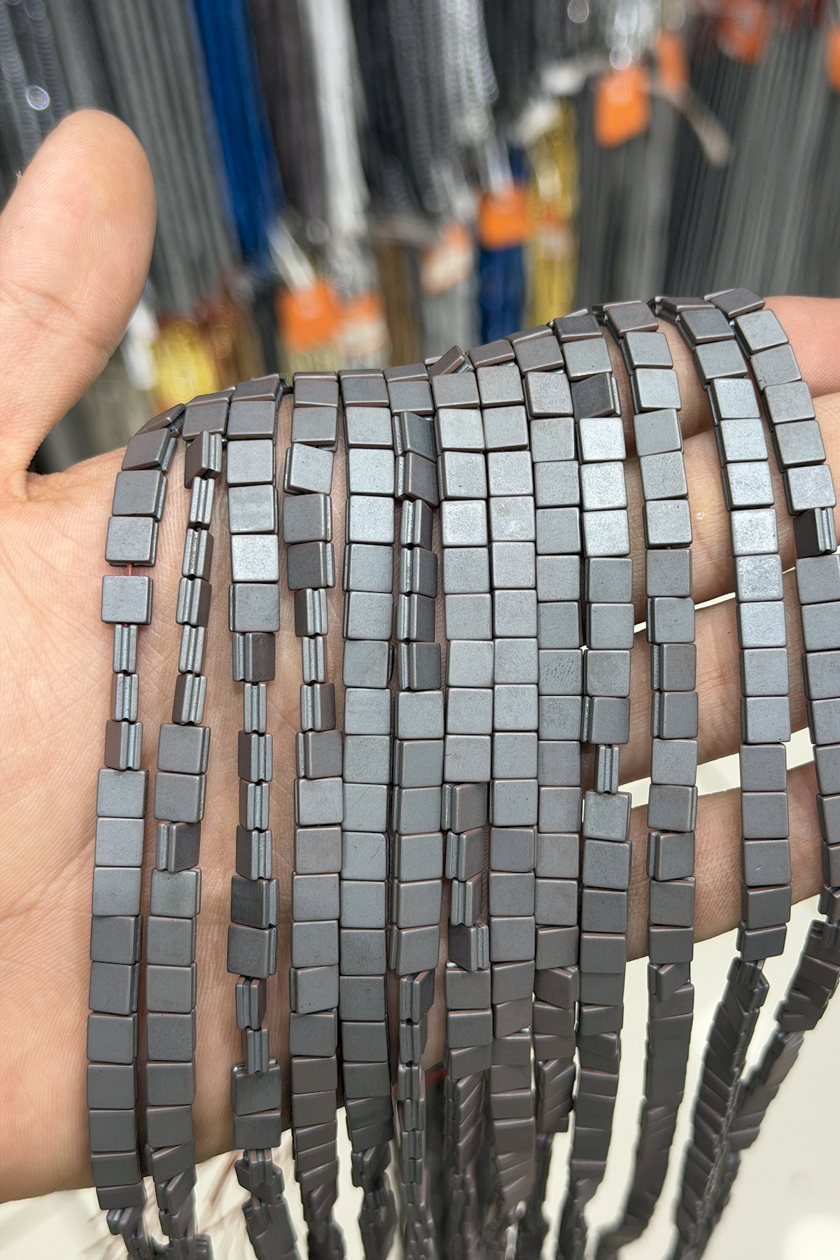 Hematit Taşı Yassı Kare Kanallı Kesim Mat Gri 6x6mm Doğal Taş Dizi