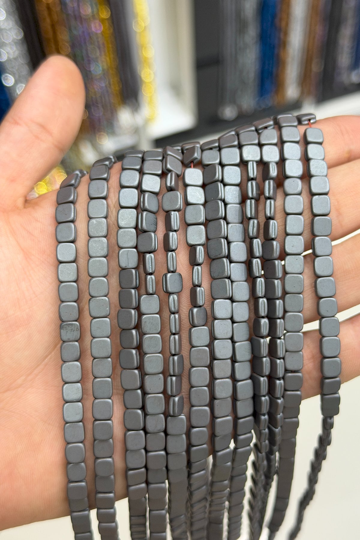 Hematit Taşı Yassı Kare Kanallı Kesim Mat Gri 6x6mm Doğal Taş Dizi