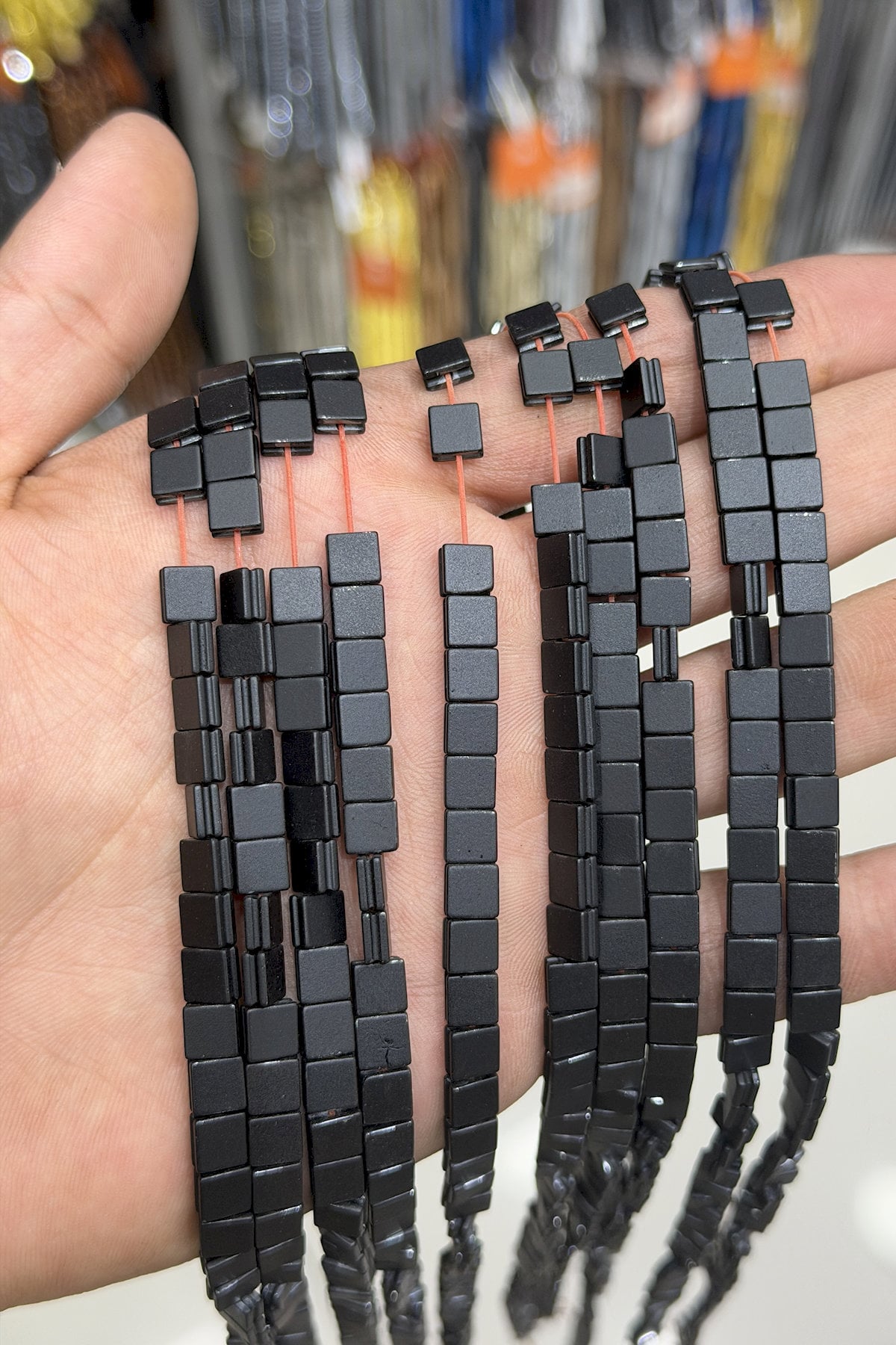 Hematit Taşı Yassı Kare Kanallı Kesim Mat Siyah 6x6mm Doğal Taş Dizi
